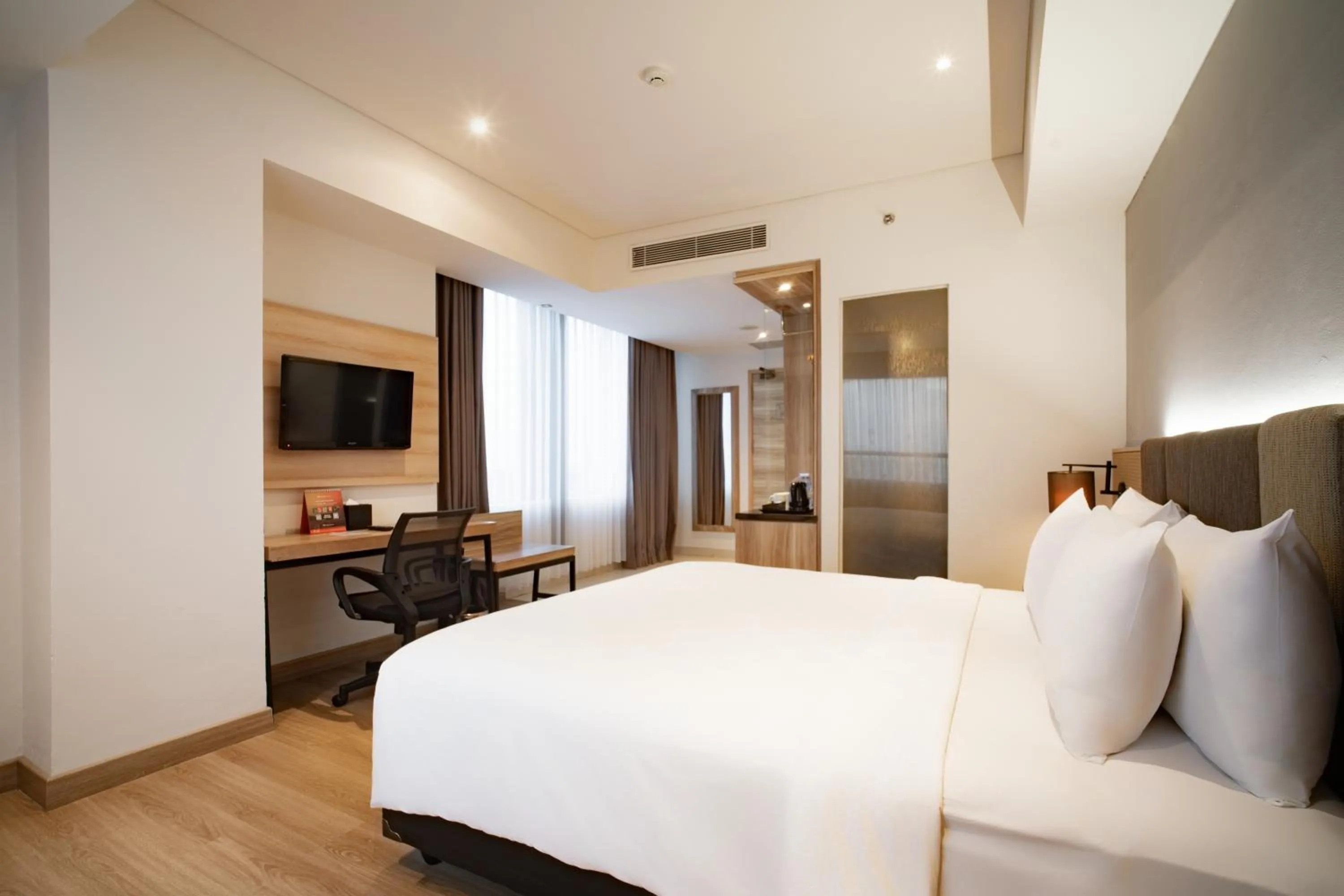 Bedroom, Bed in Swiss-Belhotel Karawang