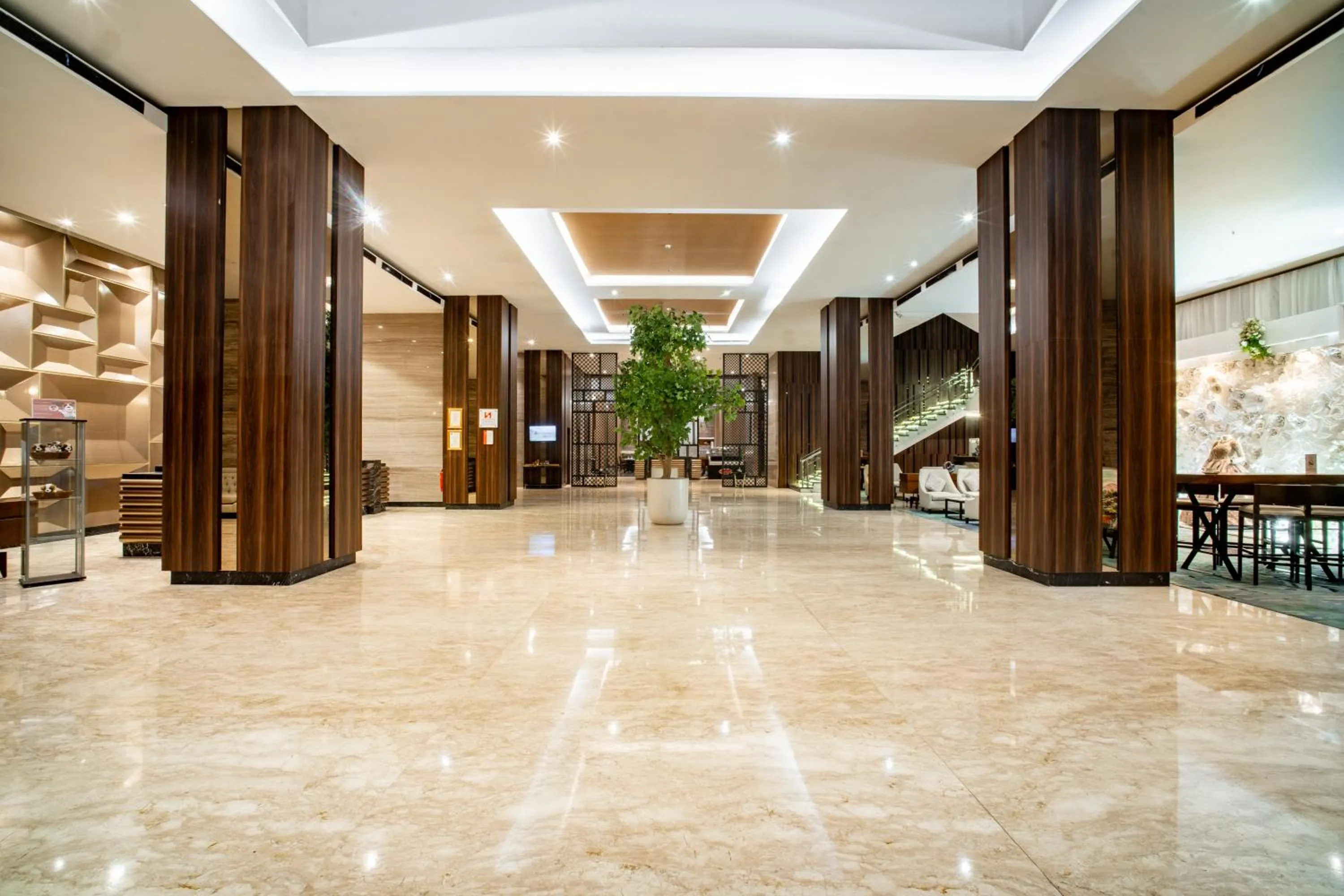 Lobby or reception in Swiss-Belhotel Karawang