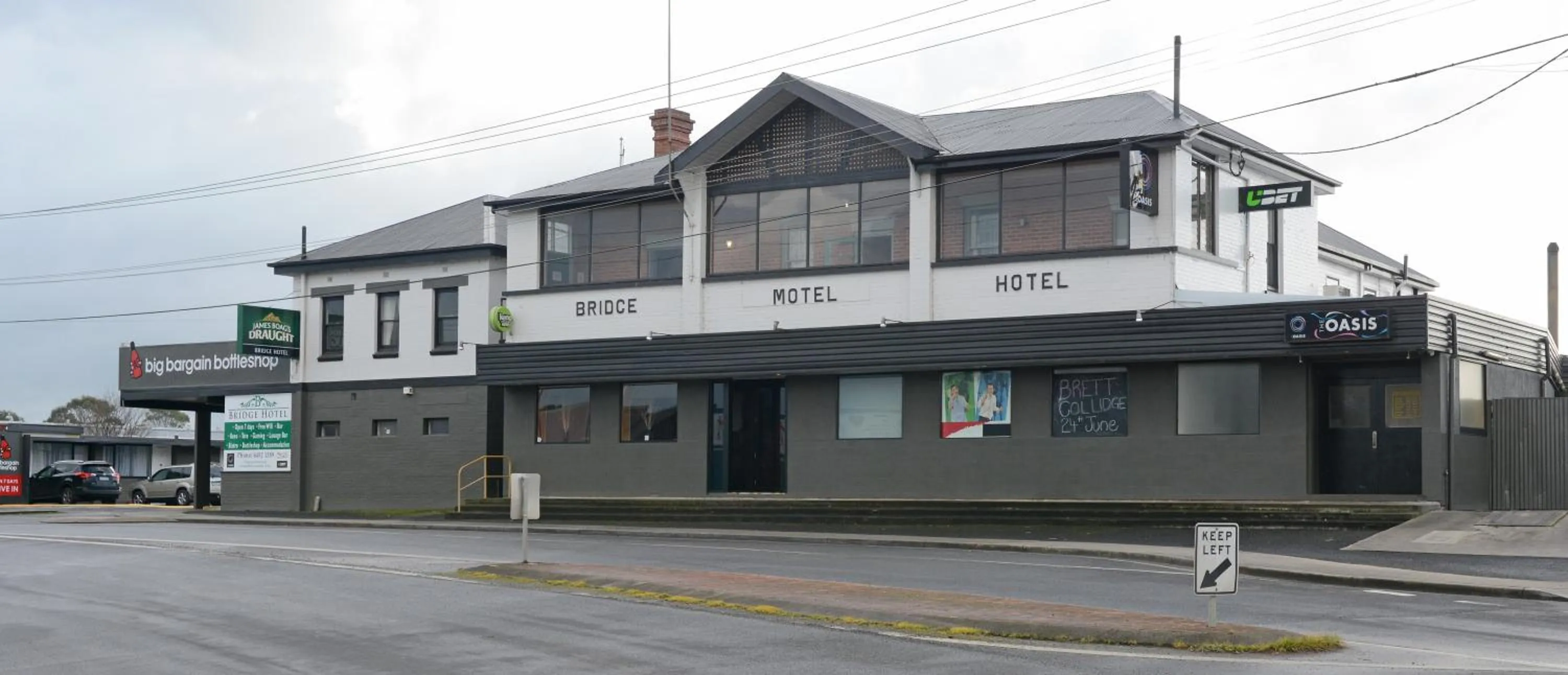Facade/entrance in Bridge Hotel