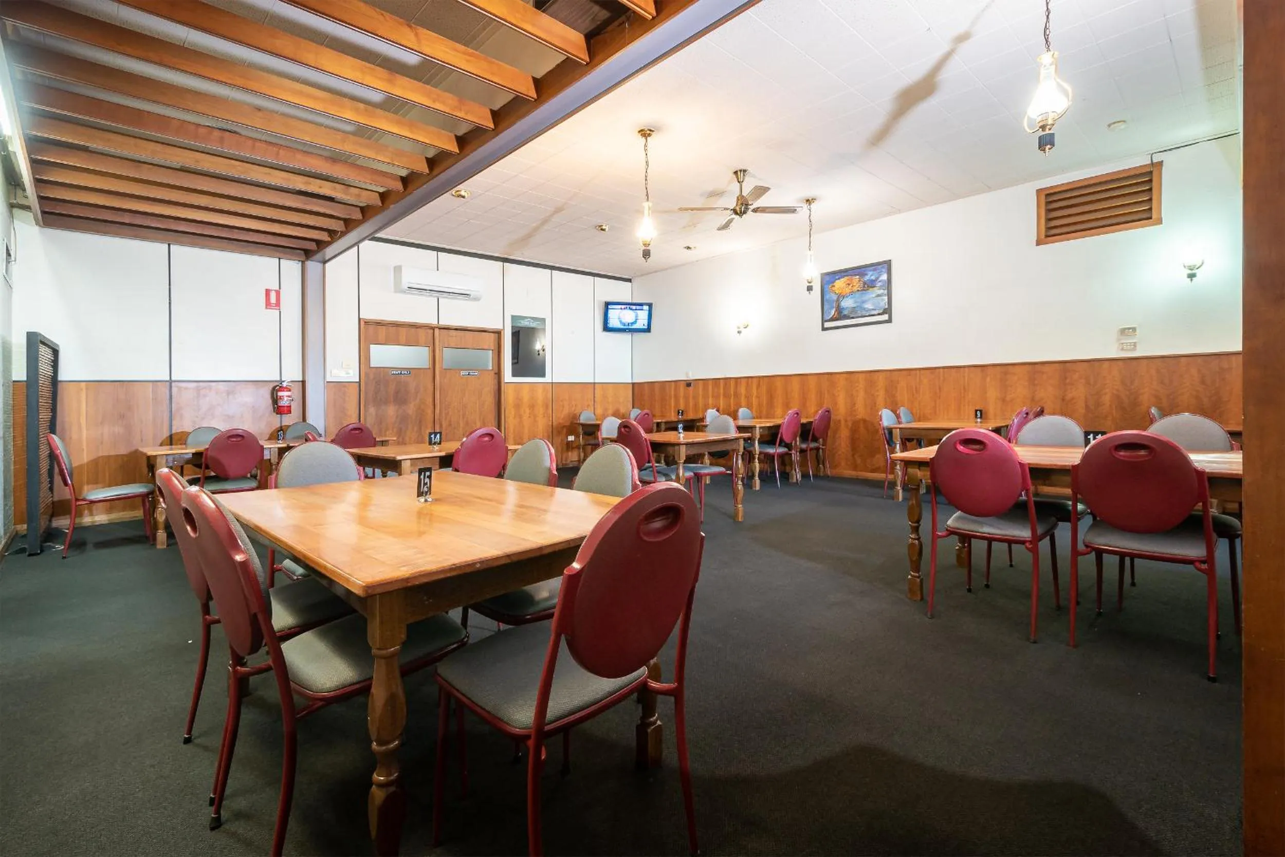 Restaurant/places to eat in Bridge Hotel