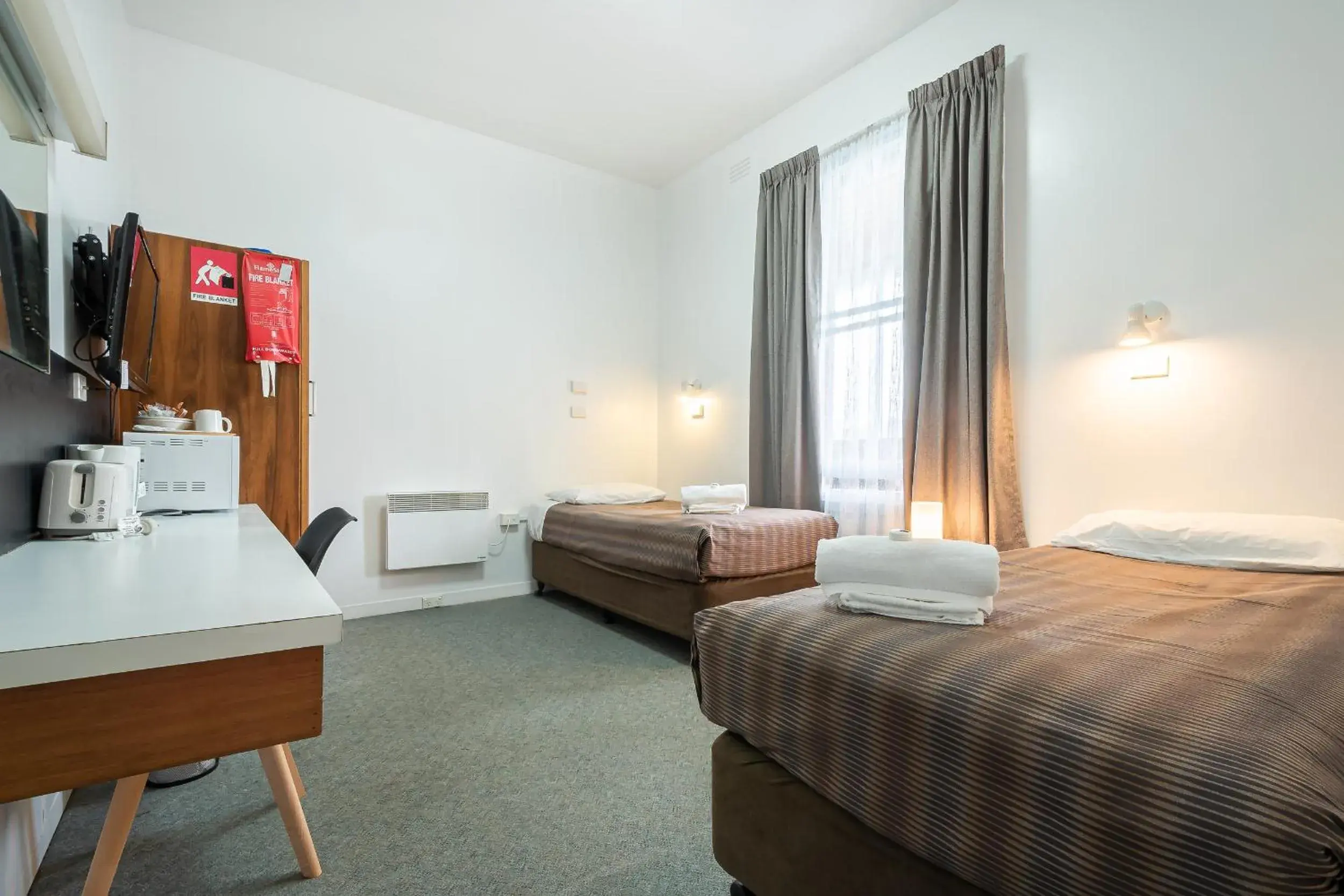 Budget Twin Room in Bridge Hotel Budget Twin Room in Bridge Hotel