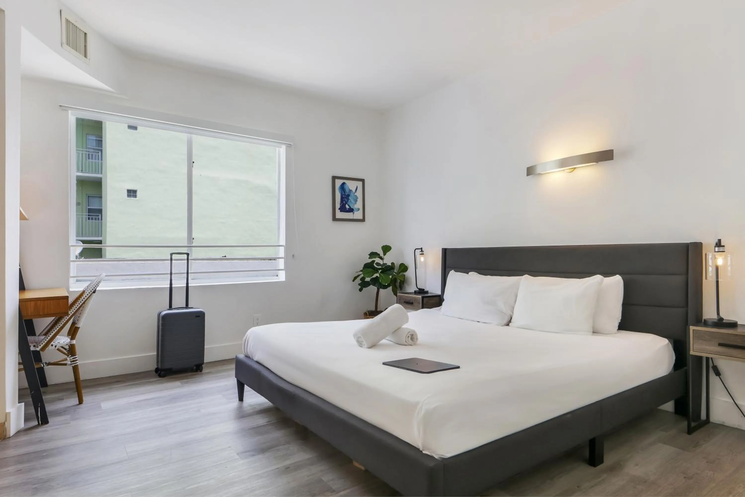 Standard King Room + Floor Mattress (Self-Check-in) in St Augustine Hotel By At Mine Hospitality