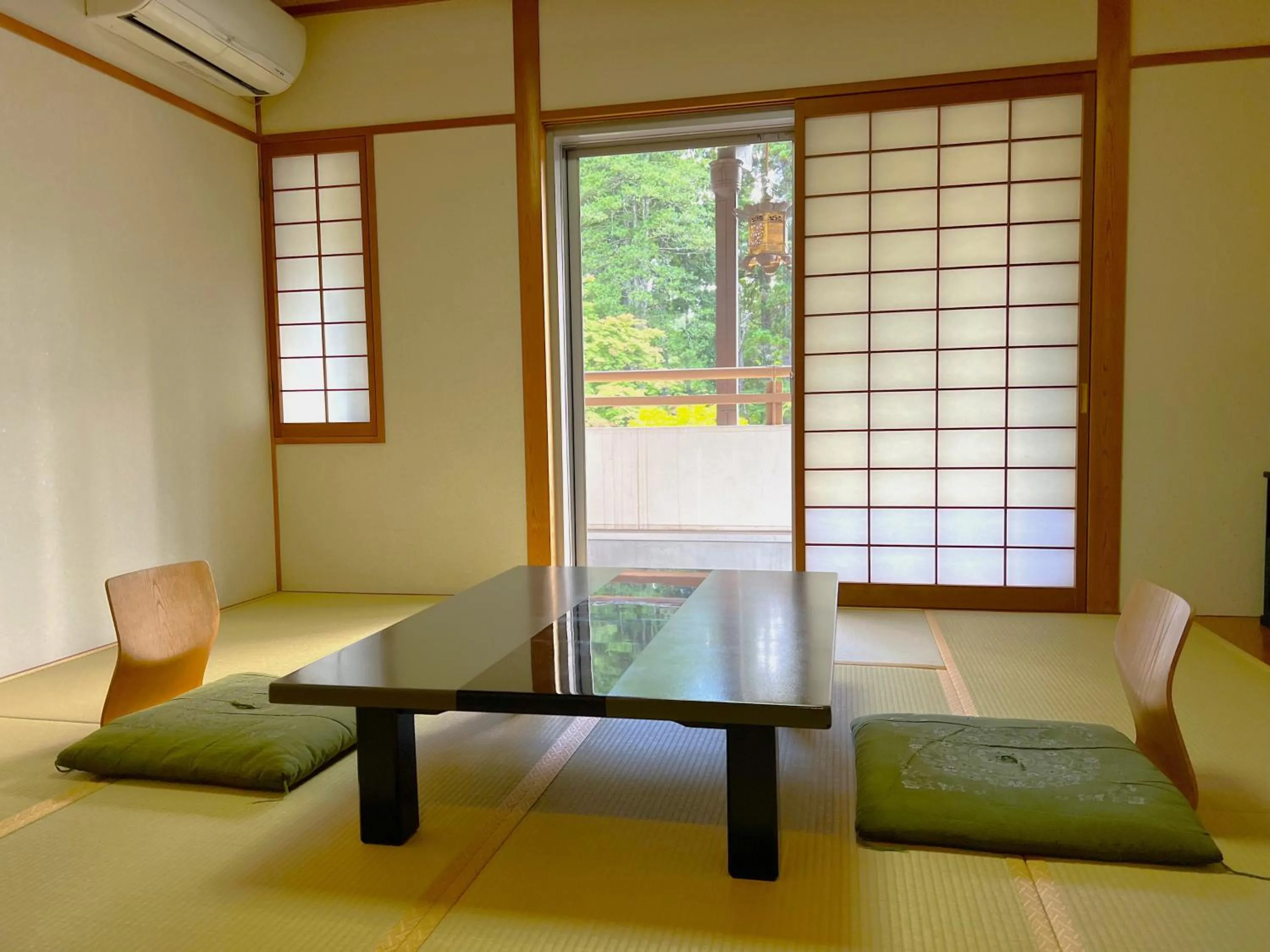 Photo of the whole room in 高野山 宿坊 総持院 -Koyasan Shukubo Sojiin-