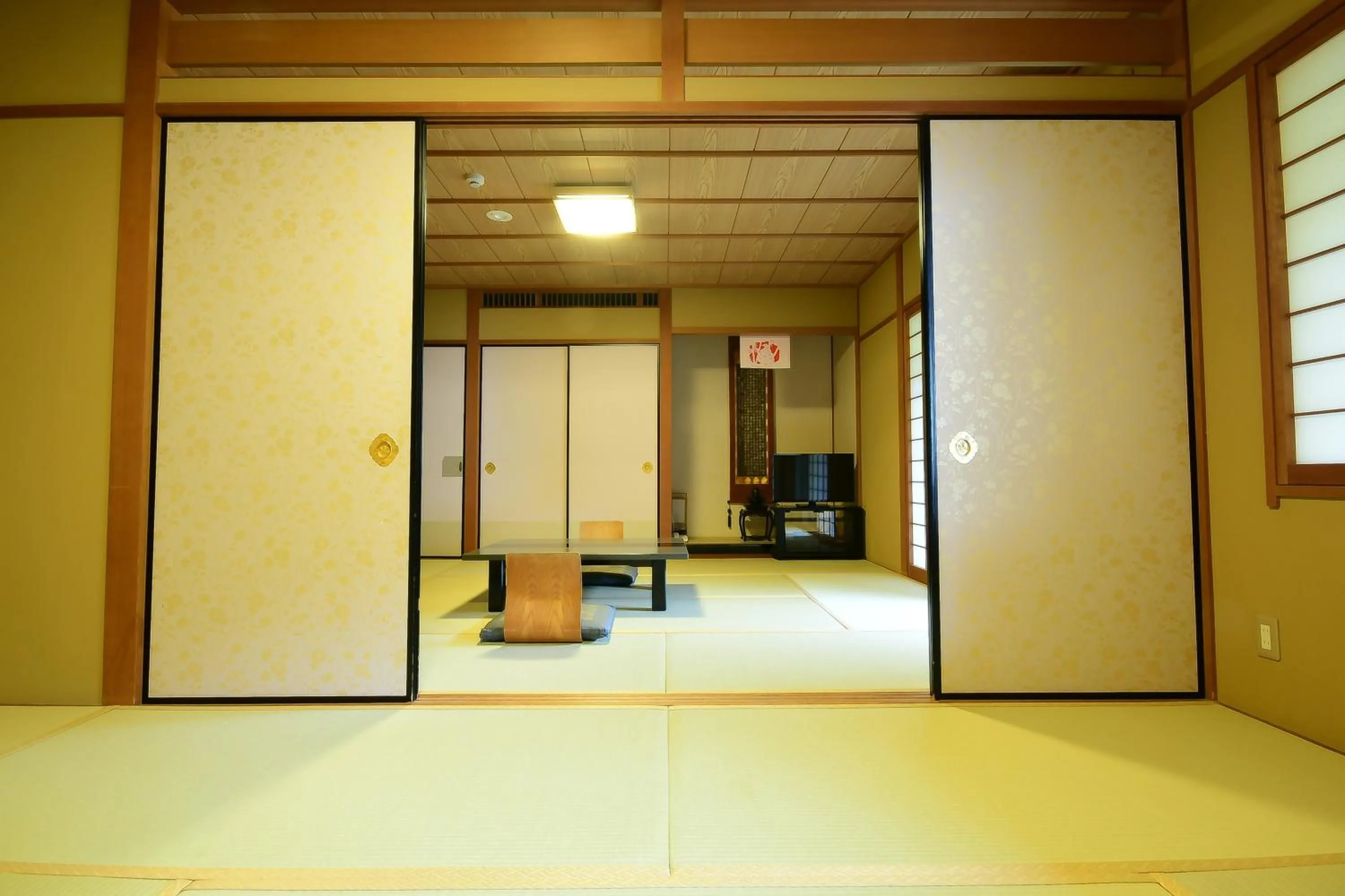 Photo of the whole room in 高野山 宿坊 総持院 -Koyasan Shukubo Sojiin-