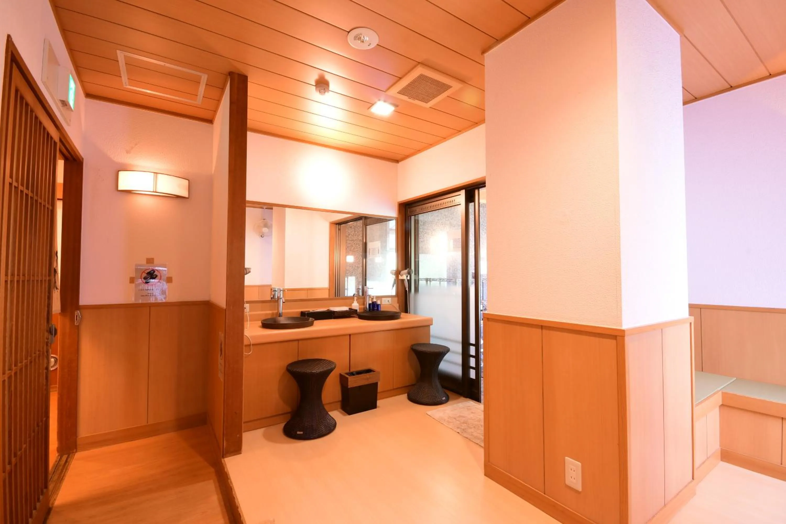 Public Bath in 高野山 宿坊 総持院 -Koyasan Shukubo Sojiin-