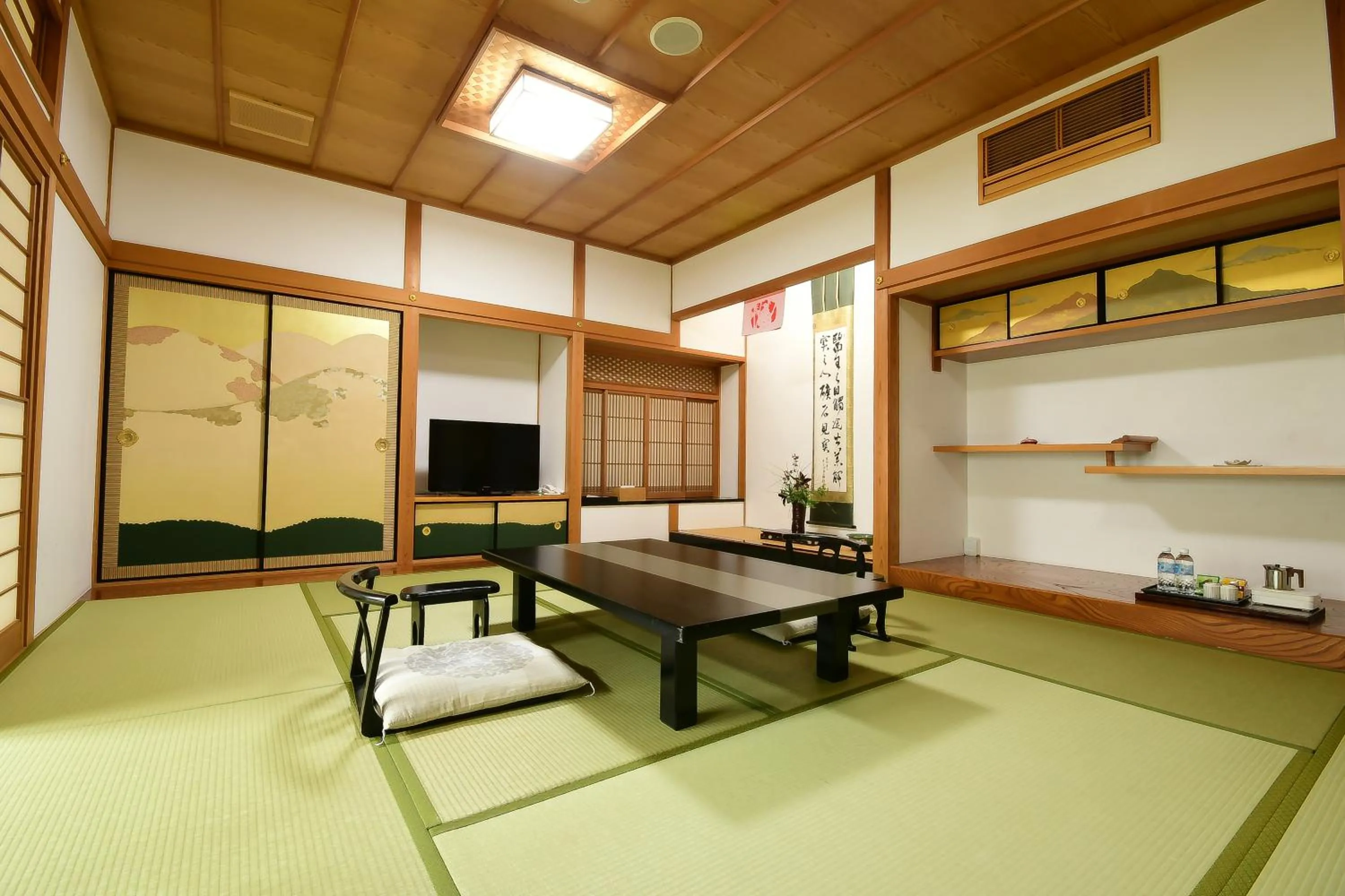 Photo of the whole room in 高野山 宿坊 総持院 -Koyasan Shukubo Sojiin-