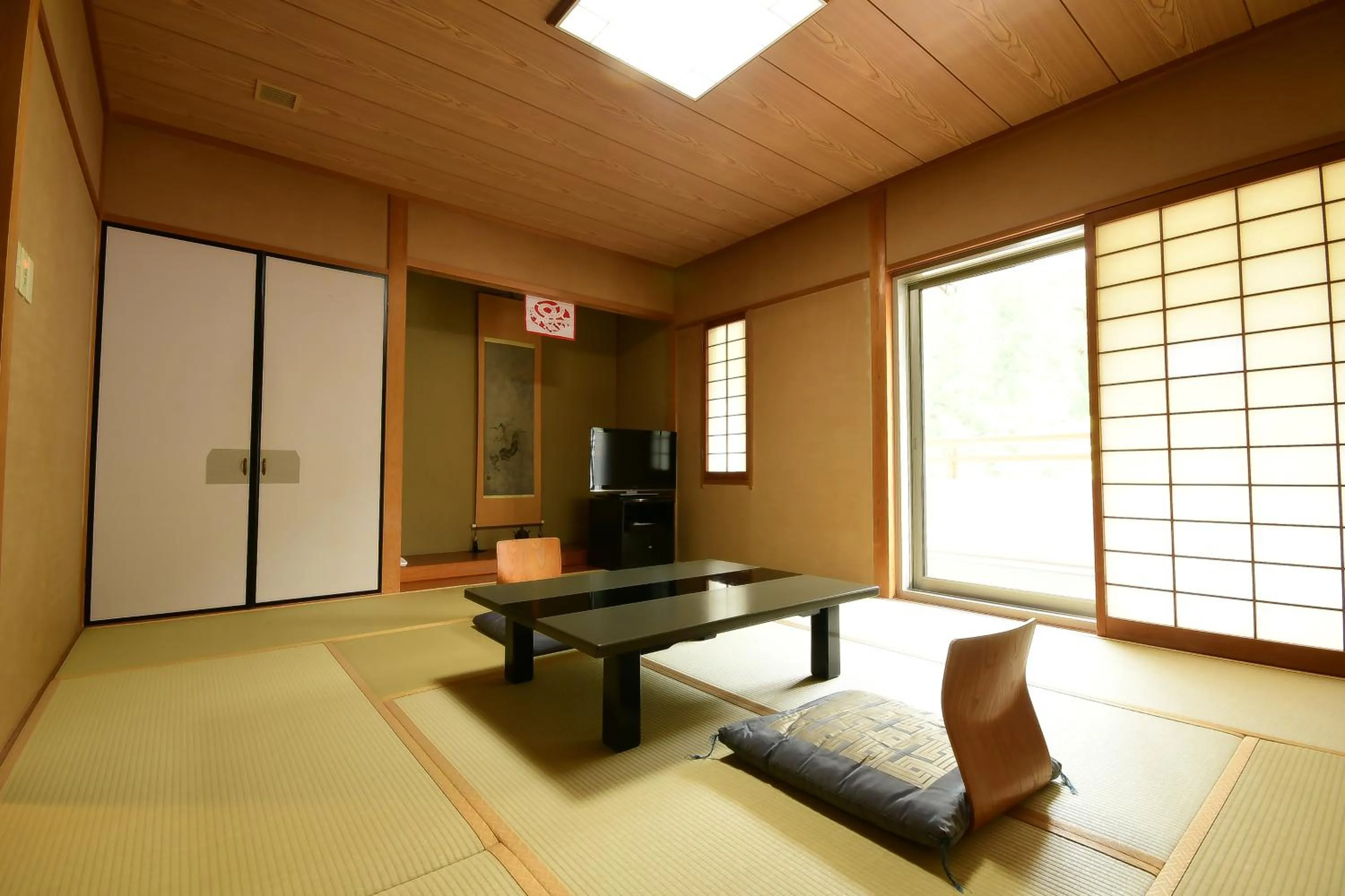 Photo of the whole room in 高野山 宿坊 総持院 -Koyasan Shukubo Sojiin-
