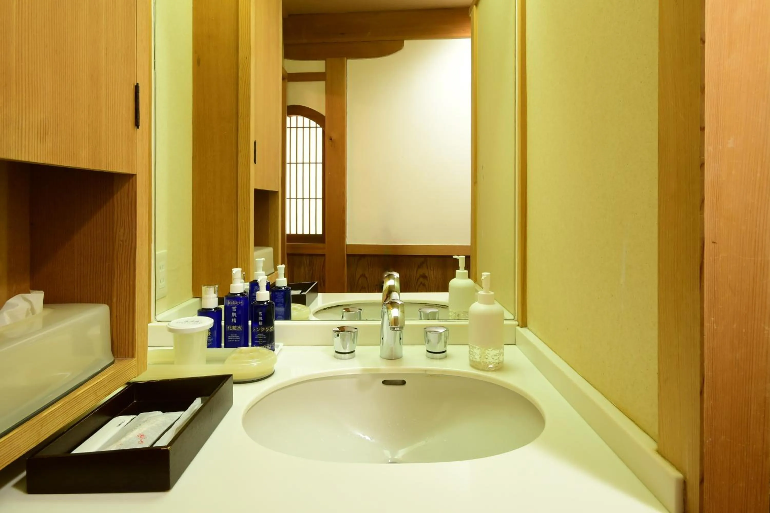 Bathroom in 高野山 宿坊 総持院 -Koyasan Shukubo Sojiin-