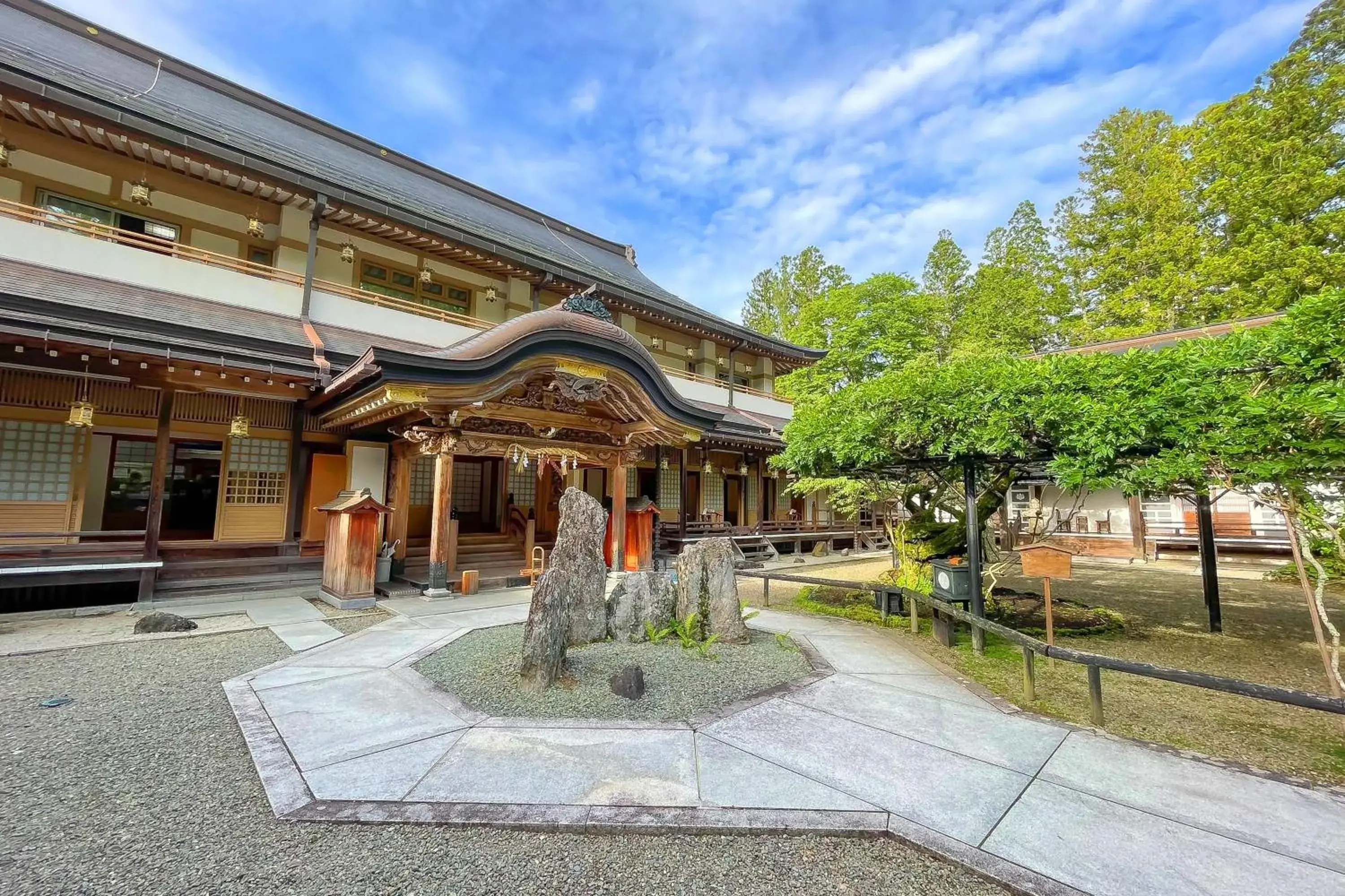 Facade/entrance in 高野山 宿坊 総持院 -Koyasan Shukubo Sojiin- Facade/entrance in 高野山 宿坊 総持院 -Koyasan Shukubo Sojiin-
