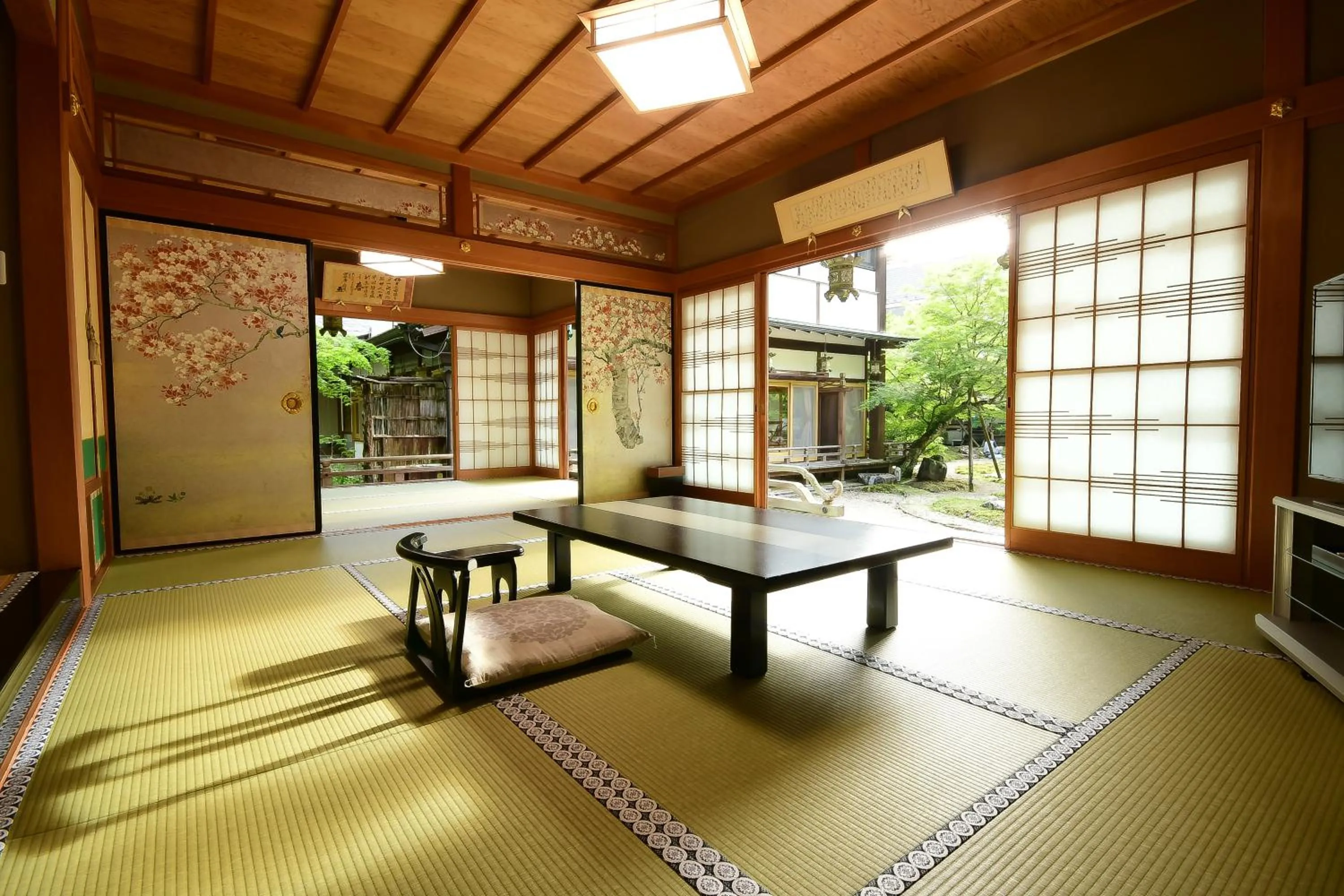 Photo of the whole room in 高野山 宿坊 総持院 -Koyasan Shukubo Sojiin-