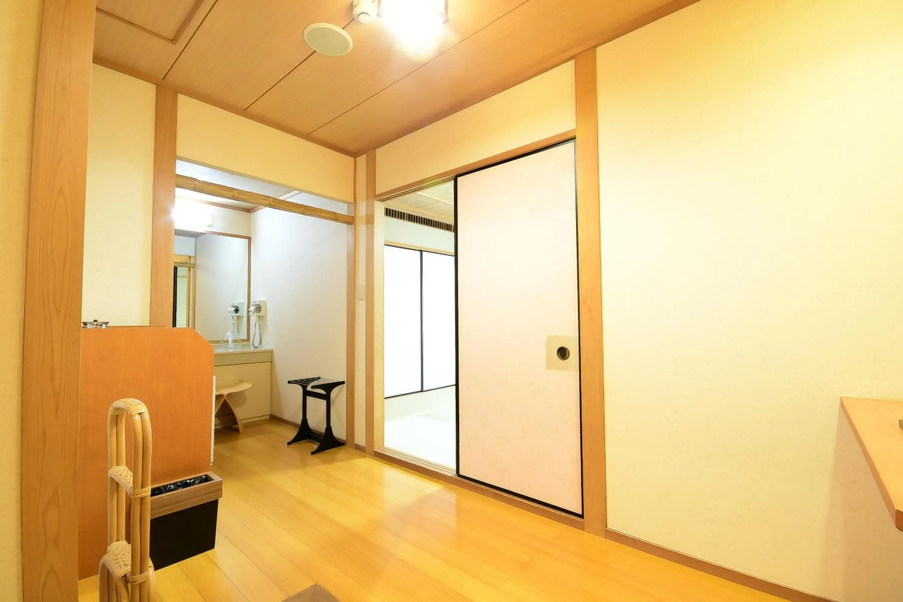 Photo of the whole room in 高野山 宿坊 総持院 -Koyasan Shukubo Sojiin-