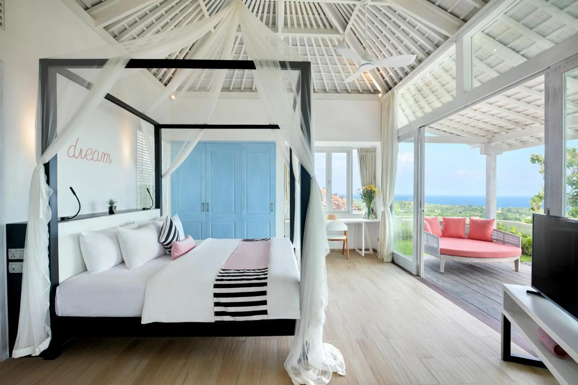 Bed in Hidden Hills Villas - Small Luxury Hotels of The World