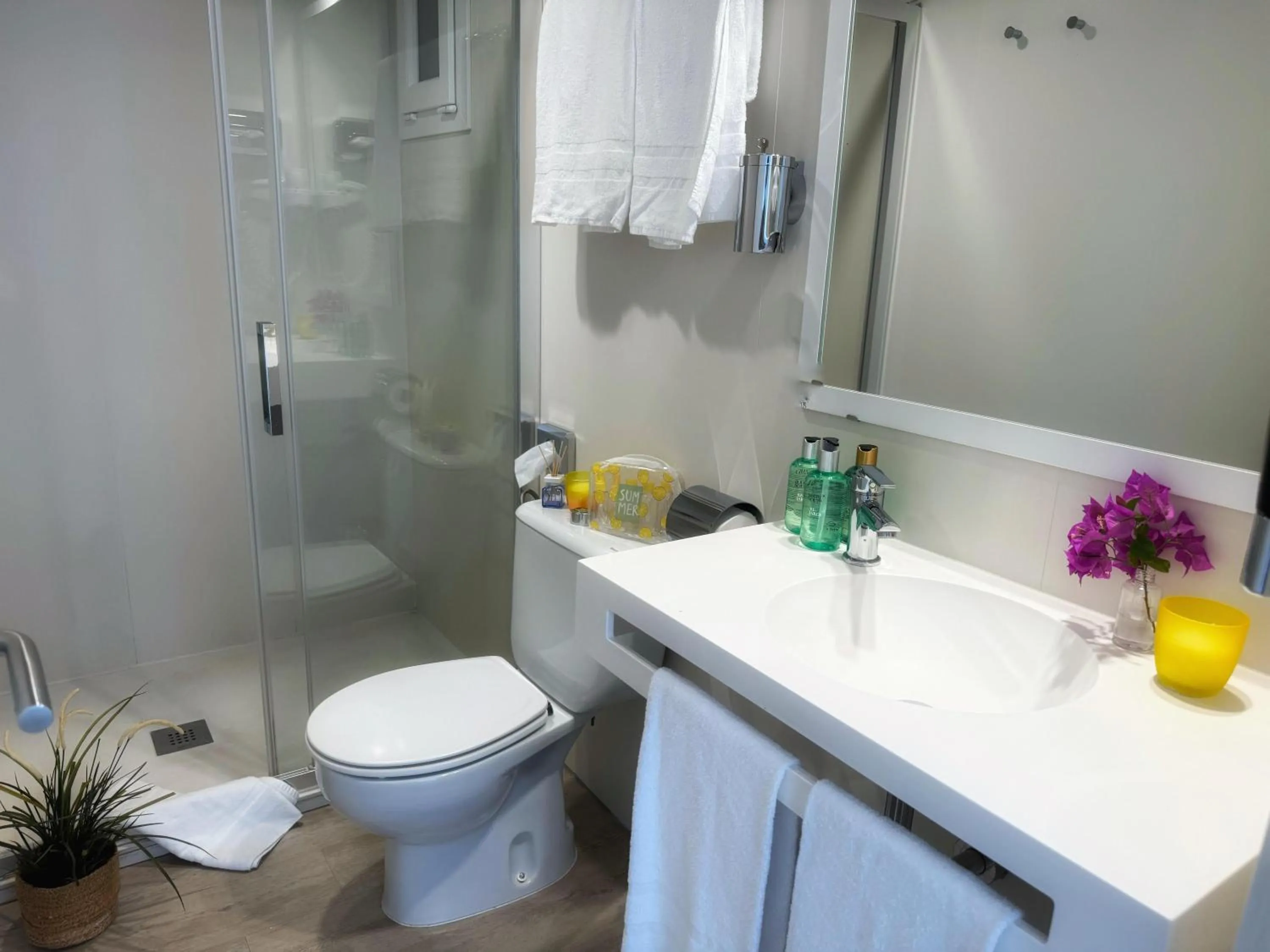 Bathroom in INN Mallorca Aparthotel