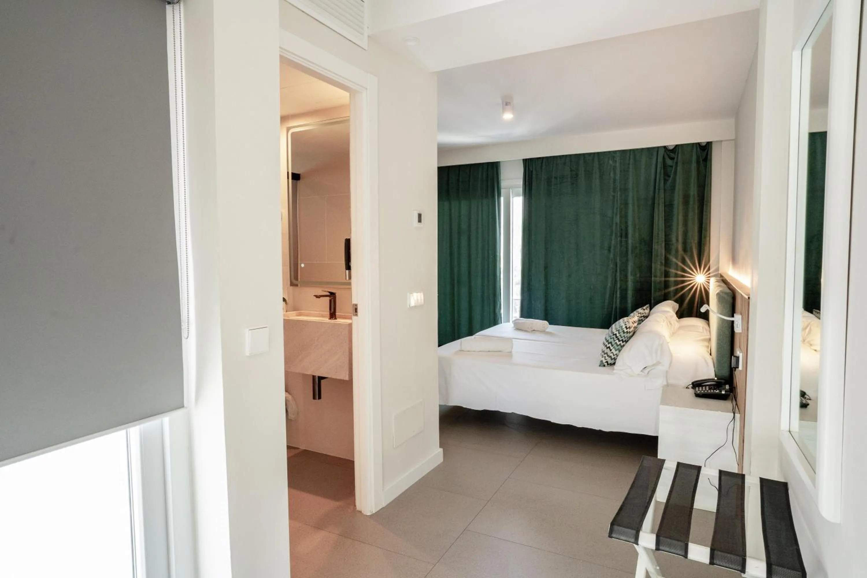 Photo of the whole room, Bed in INN Mallorca Aparthotel