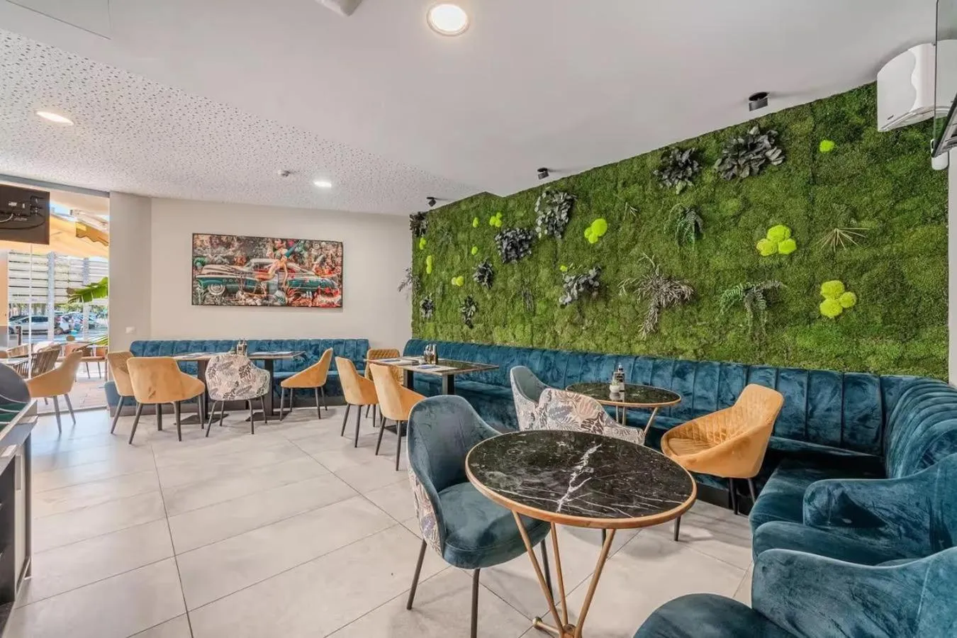 Lounge or bar in INN Mallorca Aparthotel