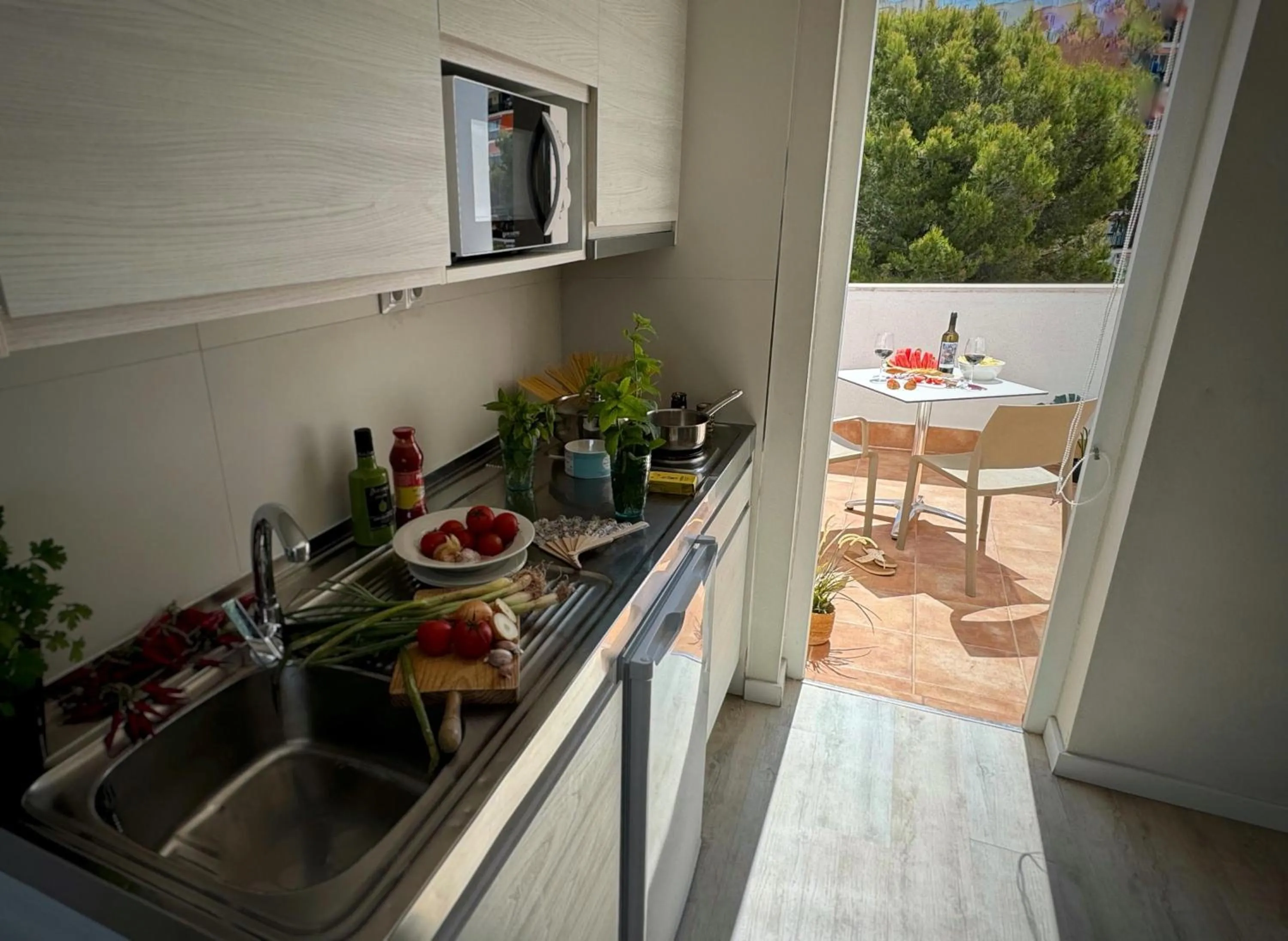 Kitchen or kitchenette in INN Mallorca Aparthotel