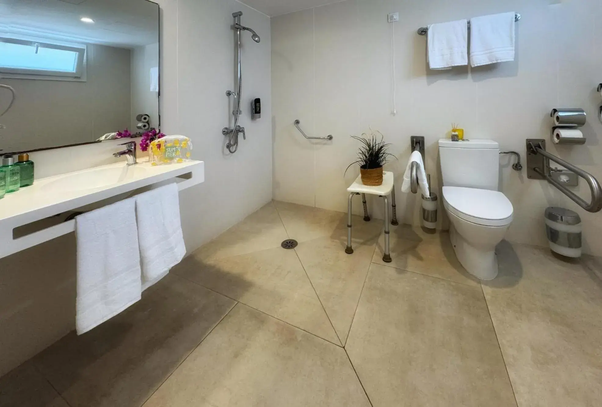 Double Room - Disability Access in INN Mallorca Aparthotel Double Room - Disability Access in INN Mallorca Aparthotel