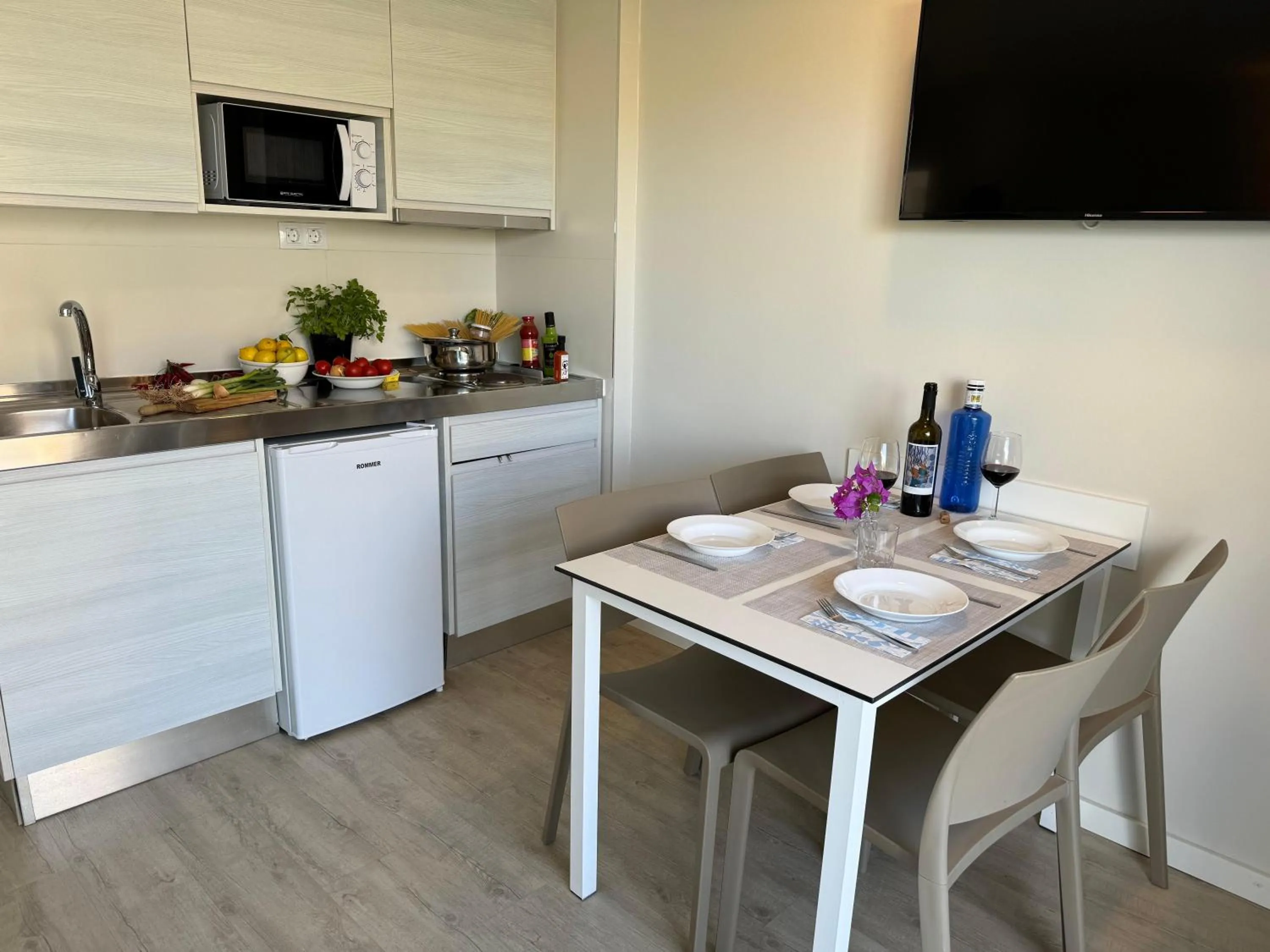 Photo of the whole room in INN Mallorca Aparthotel