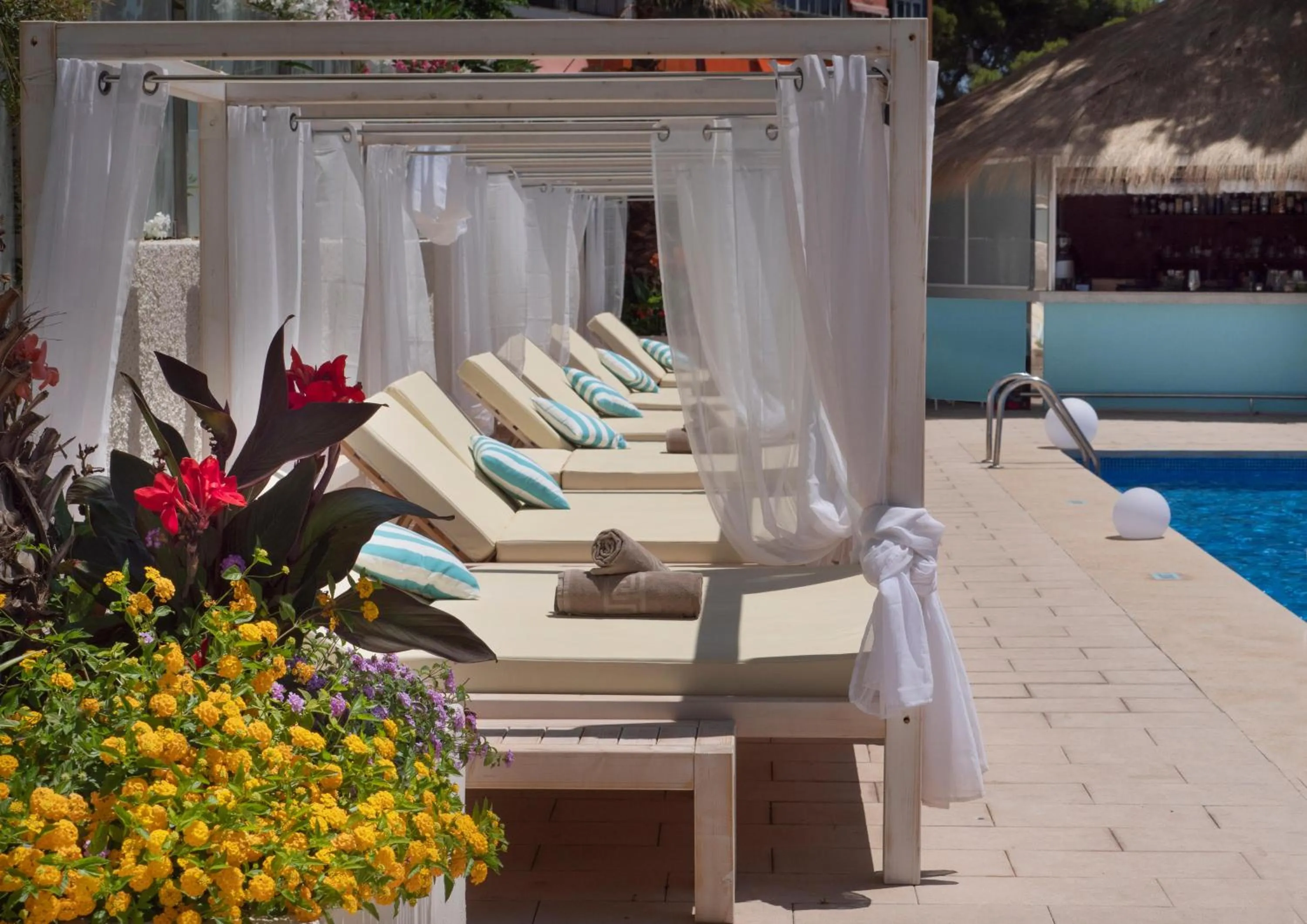 Swimming pool in INN Mallorca Aparthotel