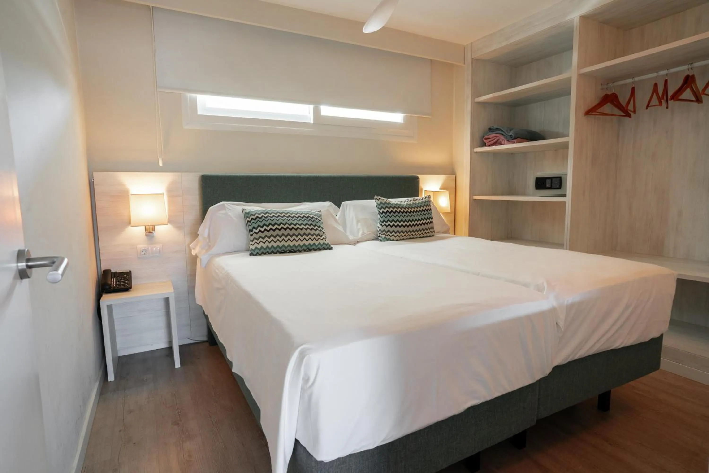 Photo of the whole room, Bed in INN Mallorca Aparthotel