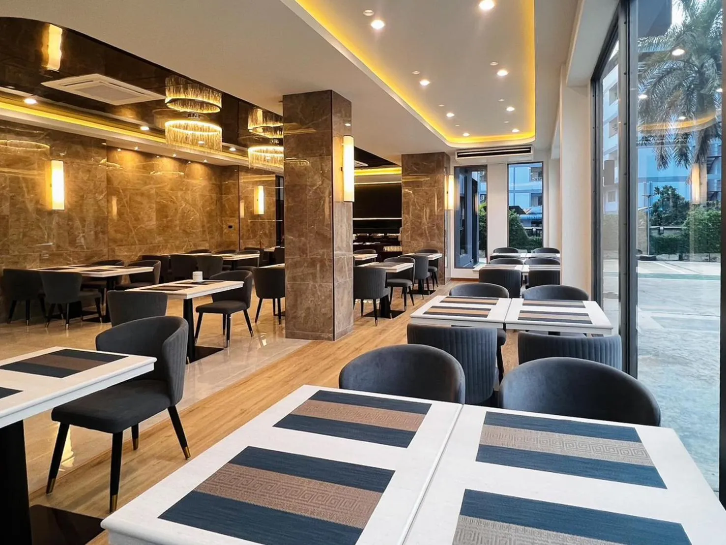 Restaurant/places to eat in The Proud Exclusive Hotel-SHA Plus