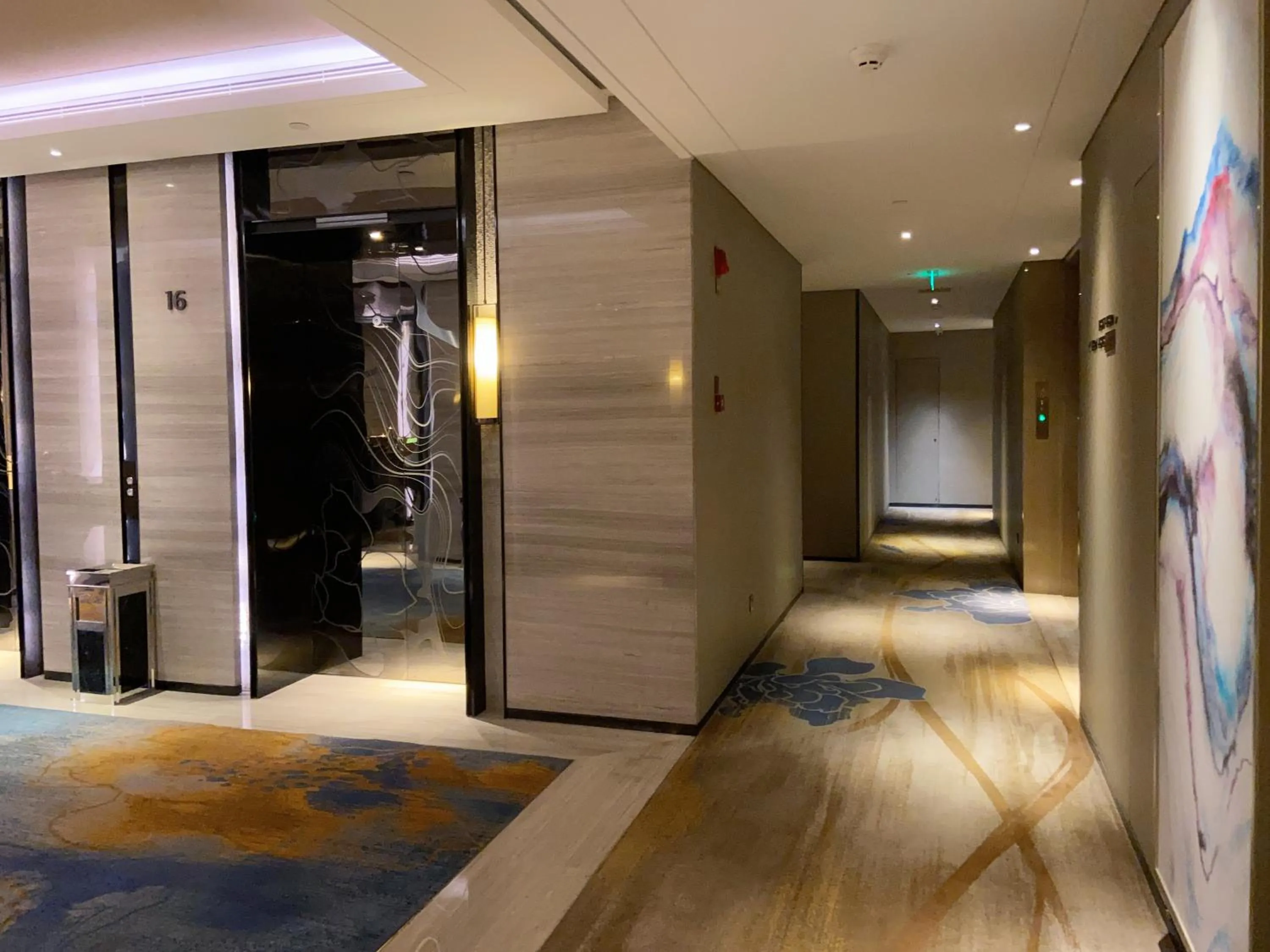 elevator in Wanda Realm Huangshi