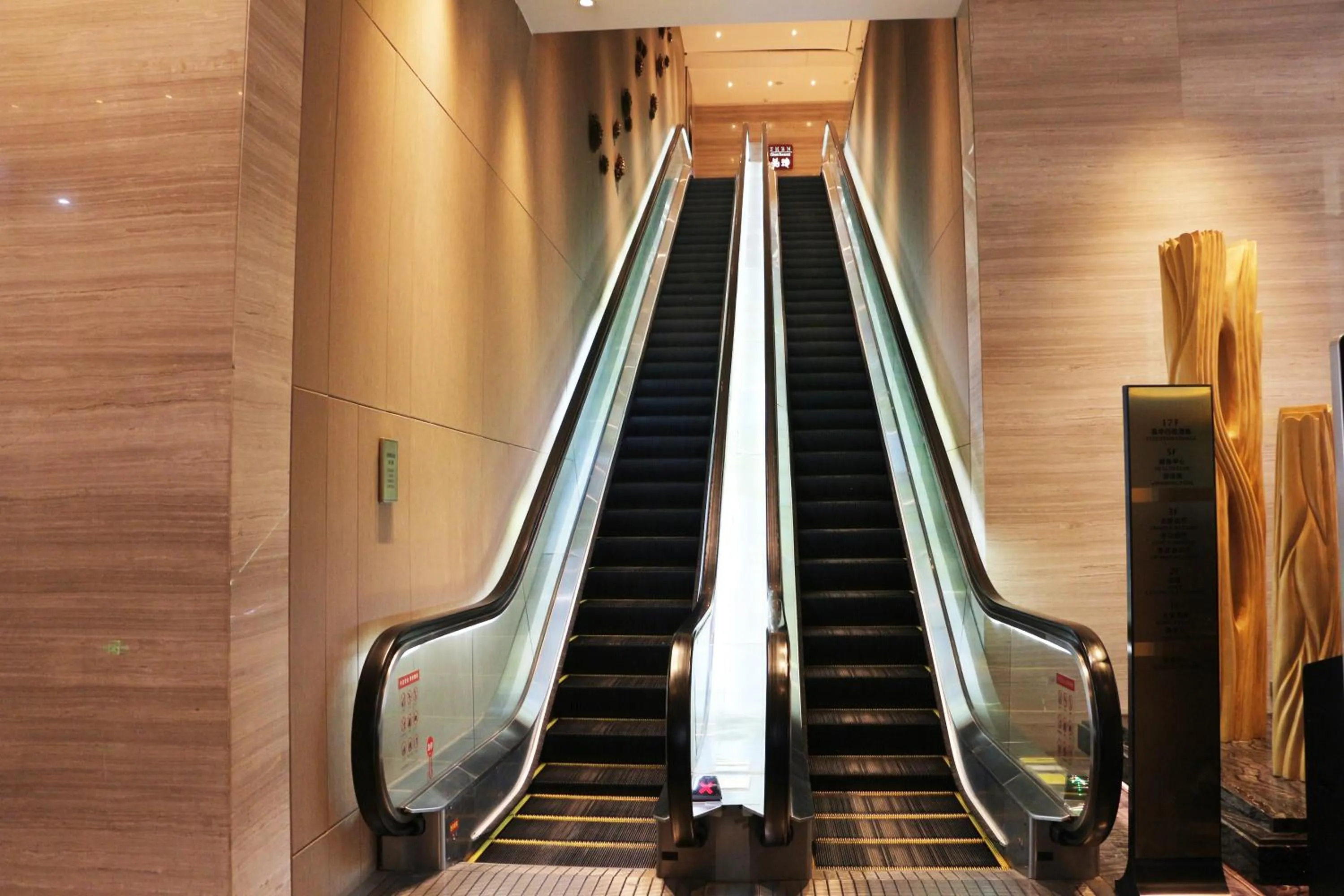 elevator in Wanda Realm Huangshi