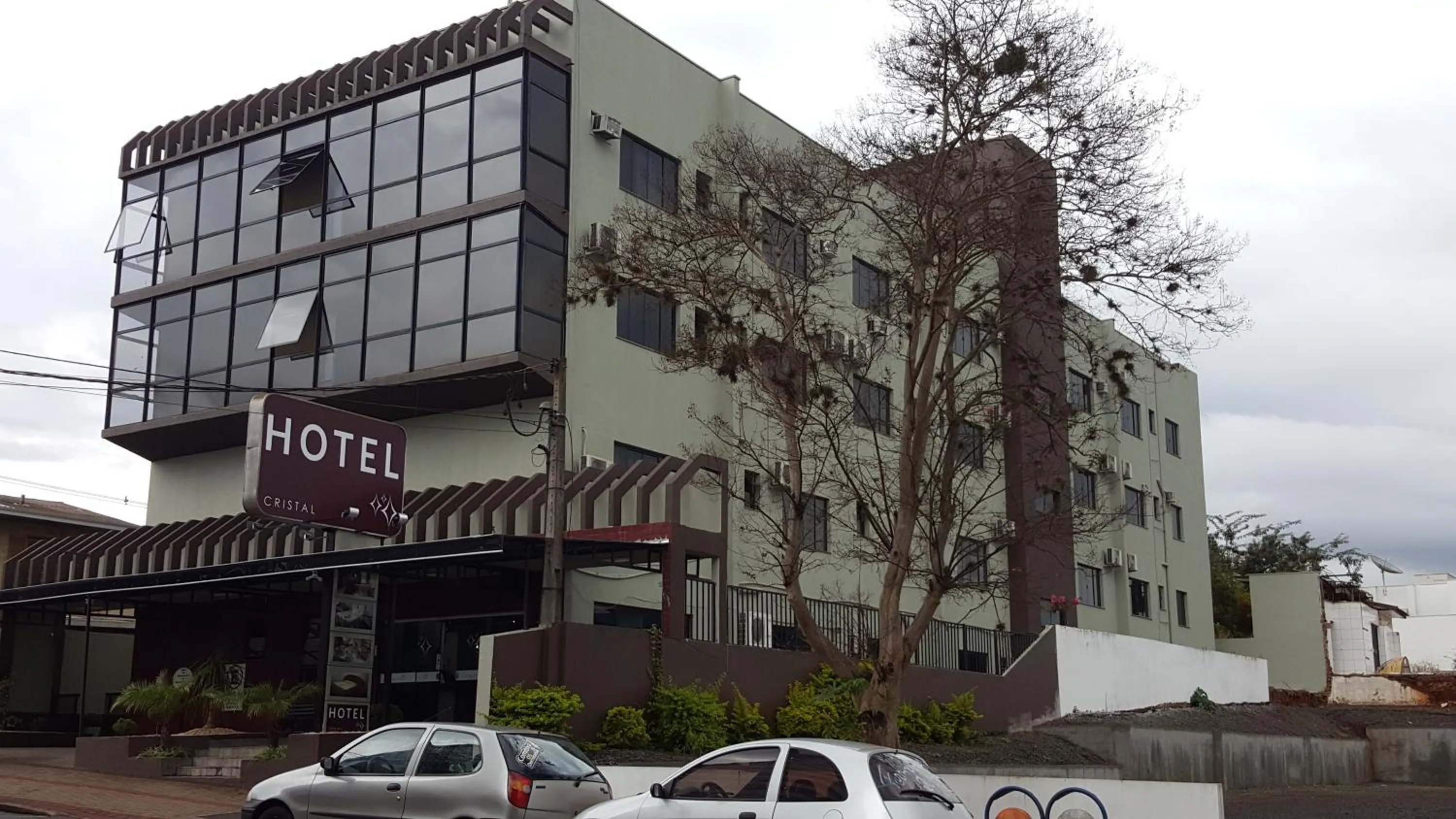 Facade/entrance in Cristal Executive Hotel