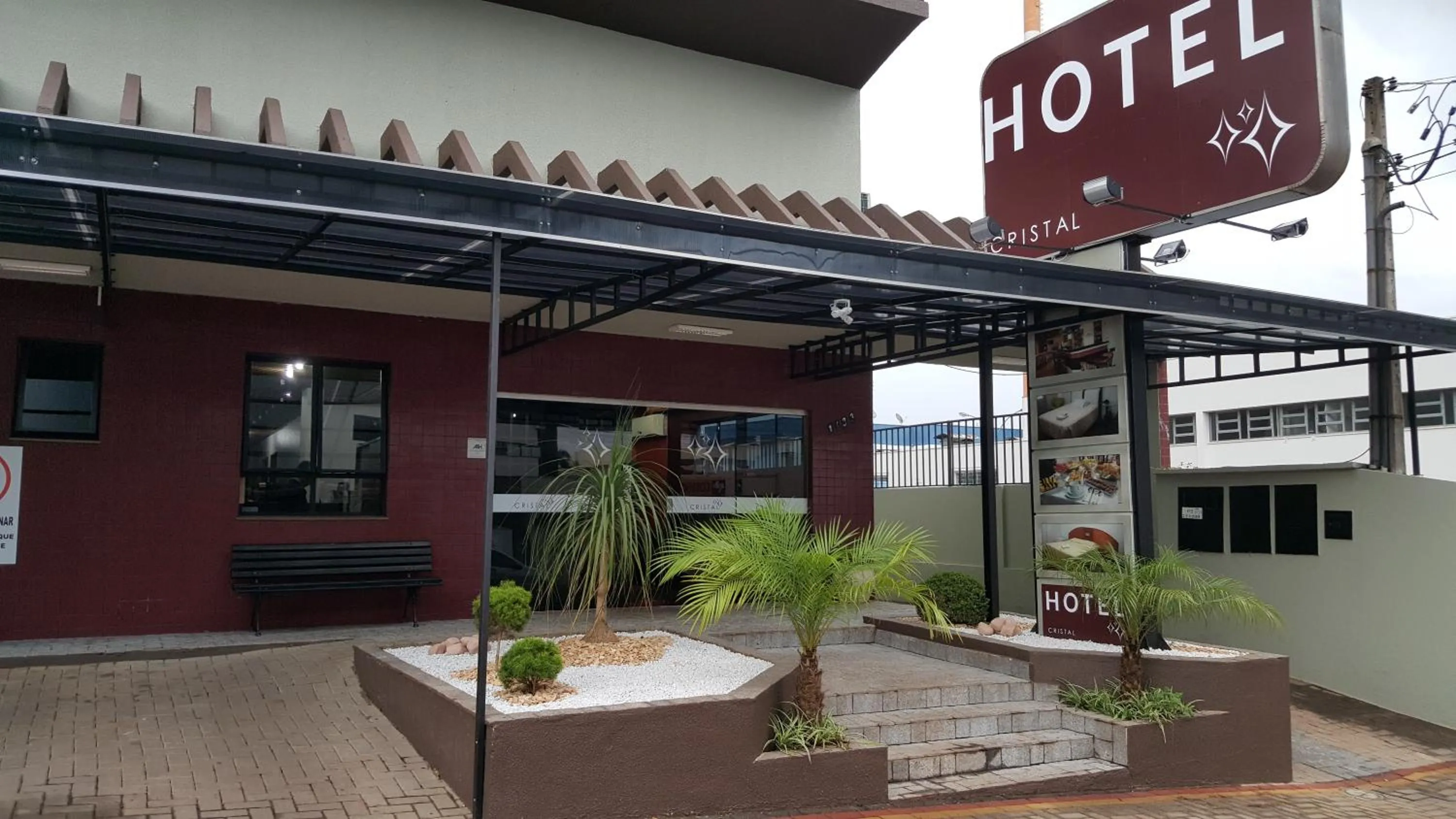 Facade/entrance in Cristal Executive Hotel