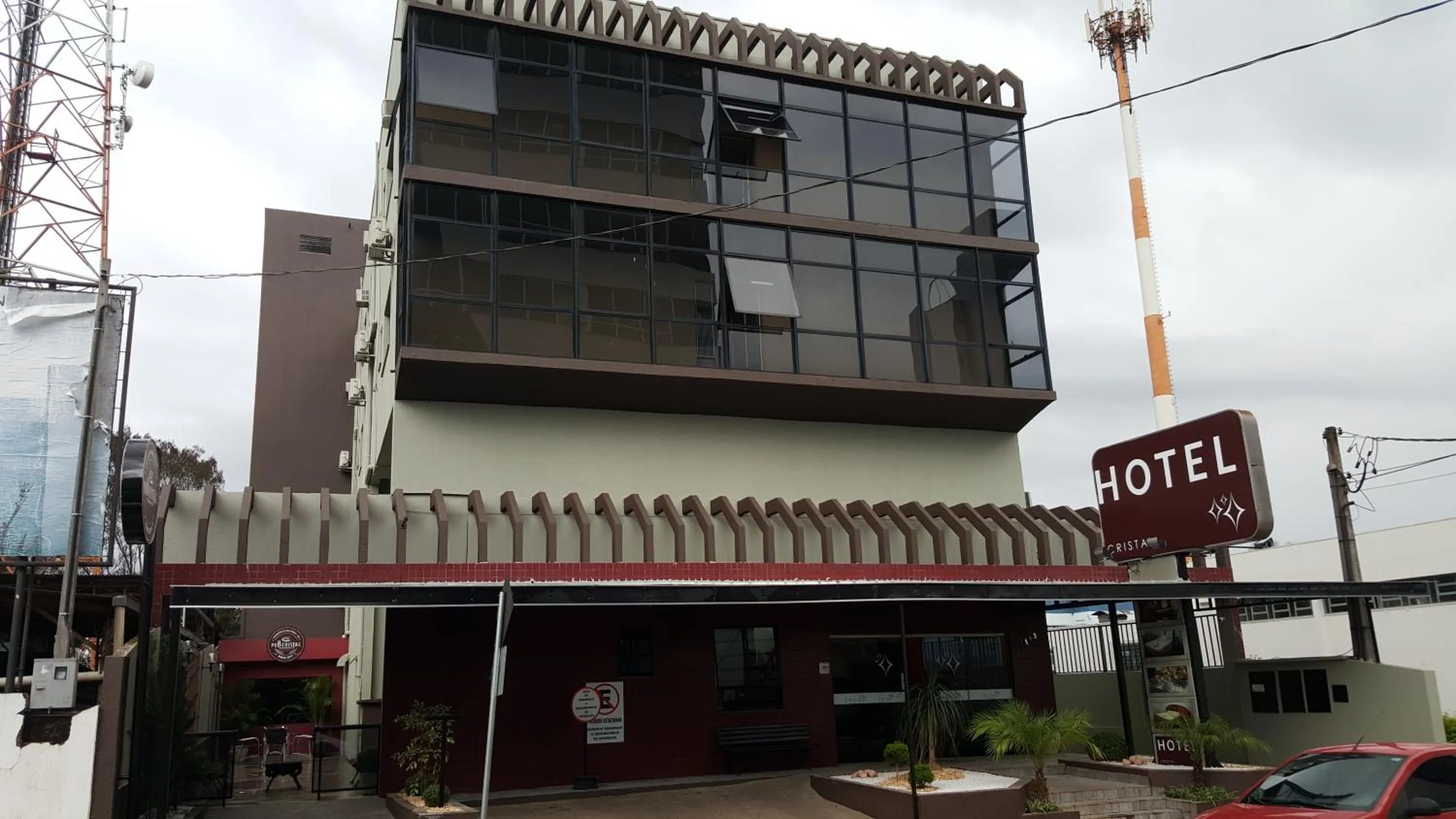 Facade/entrance in Cristal Executive Hotel
