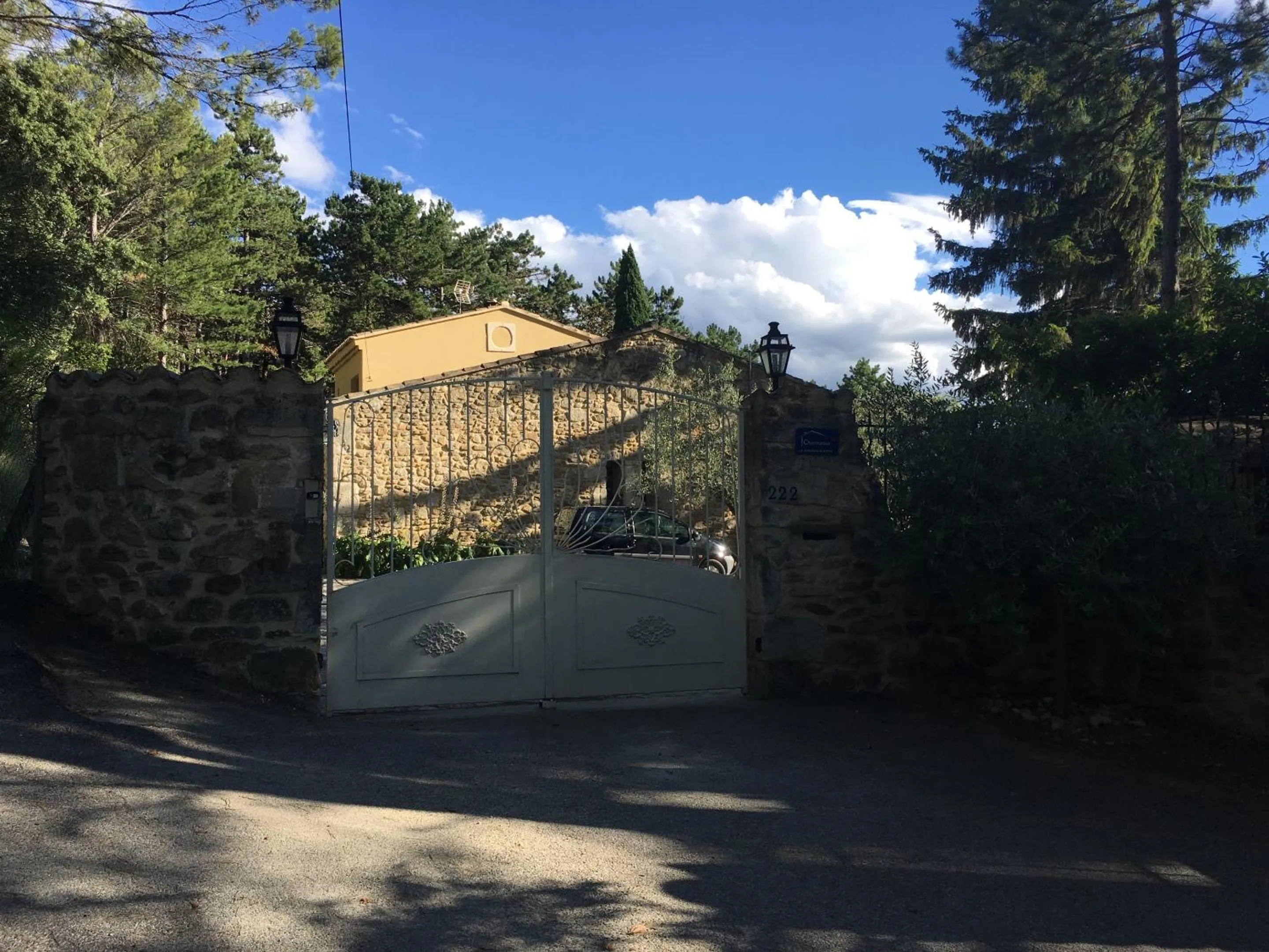 Property building in Le Mas de la Pinède