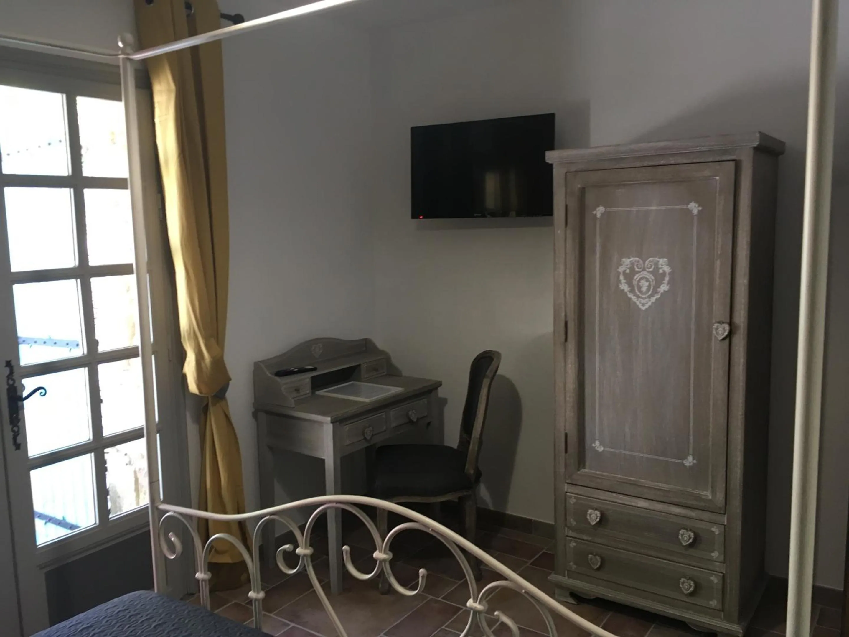 Bedroom in Le Mas de la Pinède