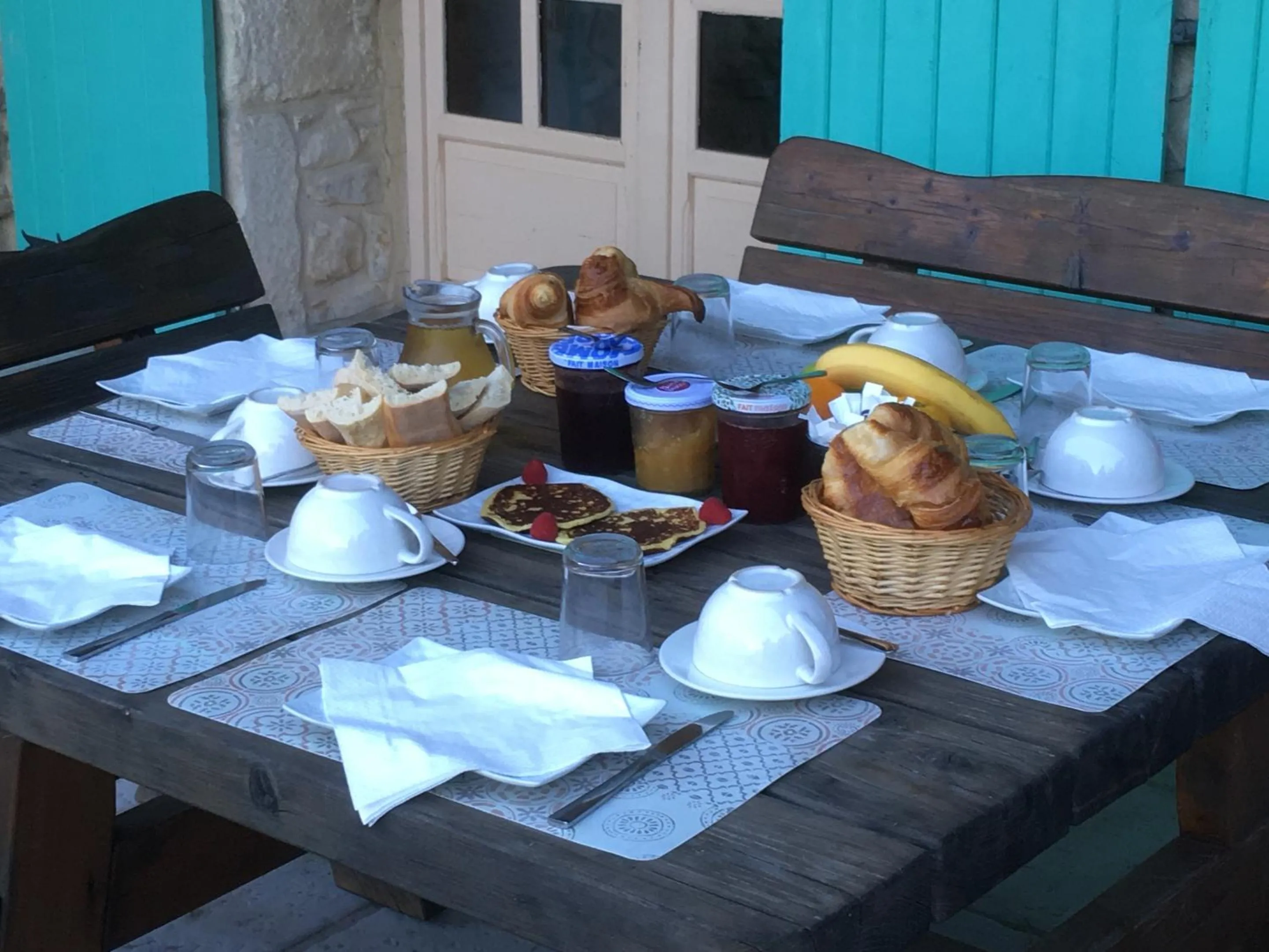 Food and drinks in Le Mas de la Pinède