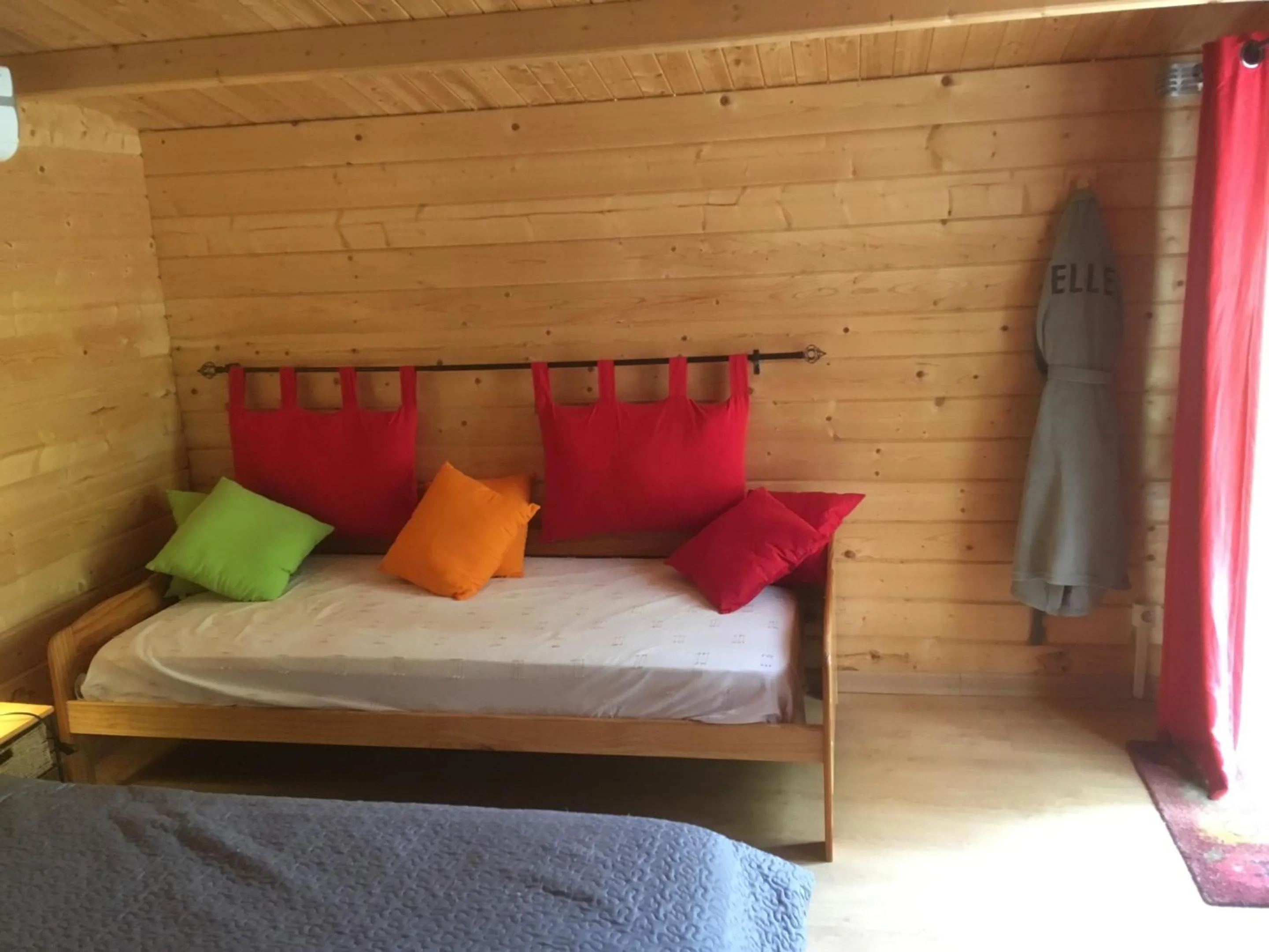 Bedroom, Bed in Le Mas de la Pinède