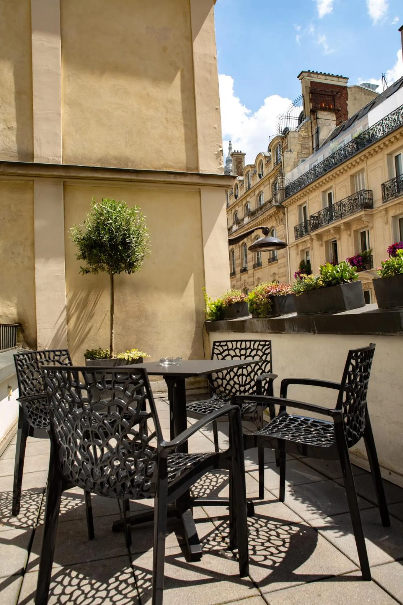 Property building in Hotel Monsieur & Spa