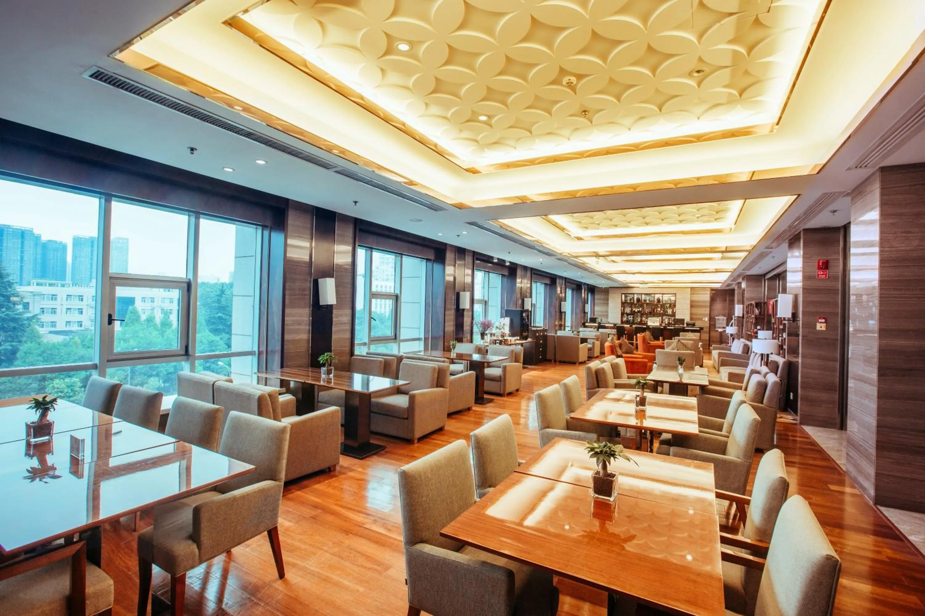 Lounge or bar, Restaurant/Places to Eat in Holiday Inn Xi'an Big Goose Pagoda, an IHG Hotel