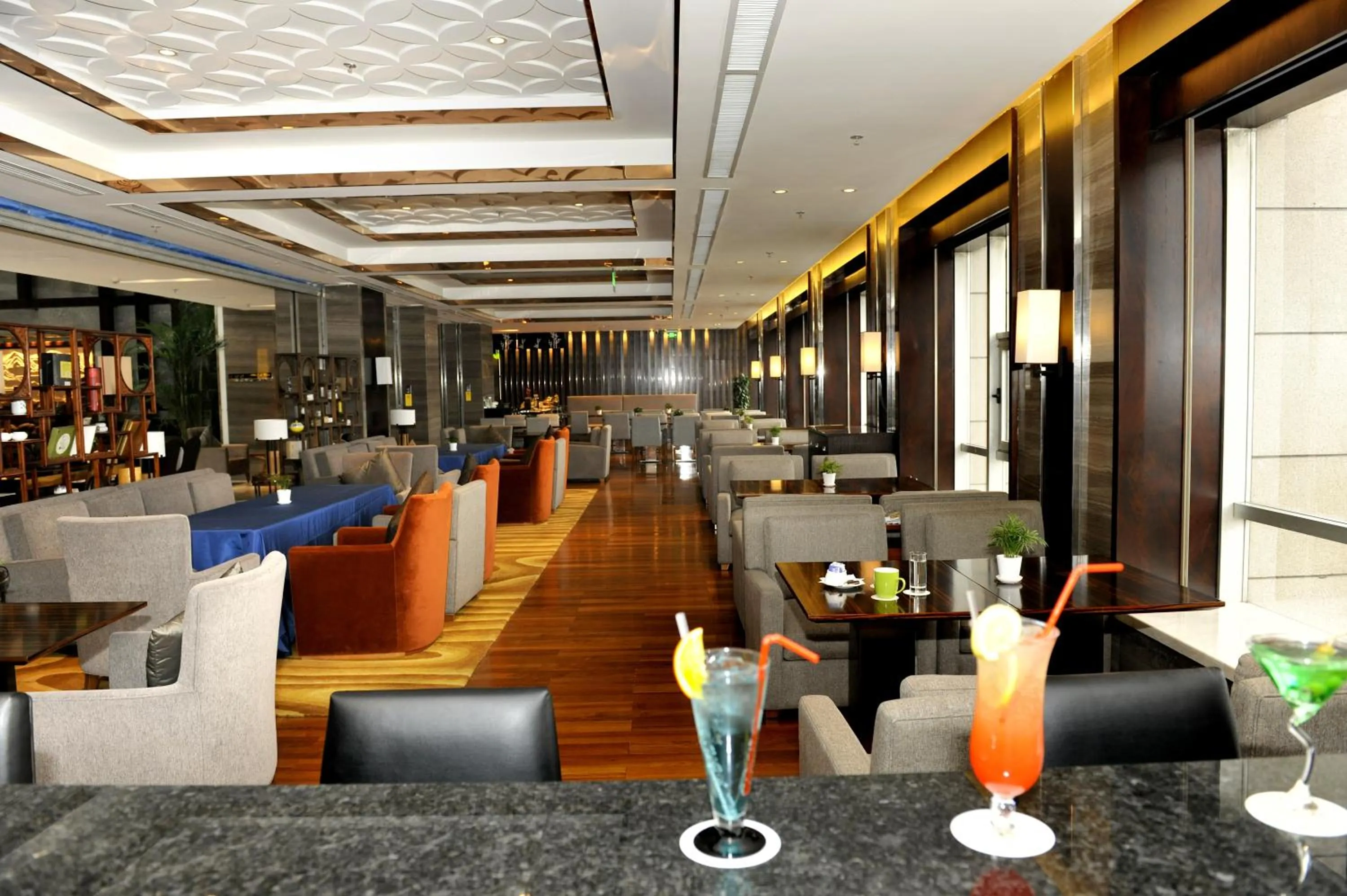 Lounge or bar, Restaurant/Places to Eat in Holiday Inn Xi'an Big Goose Pagoda, an IHG Hotel