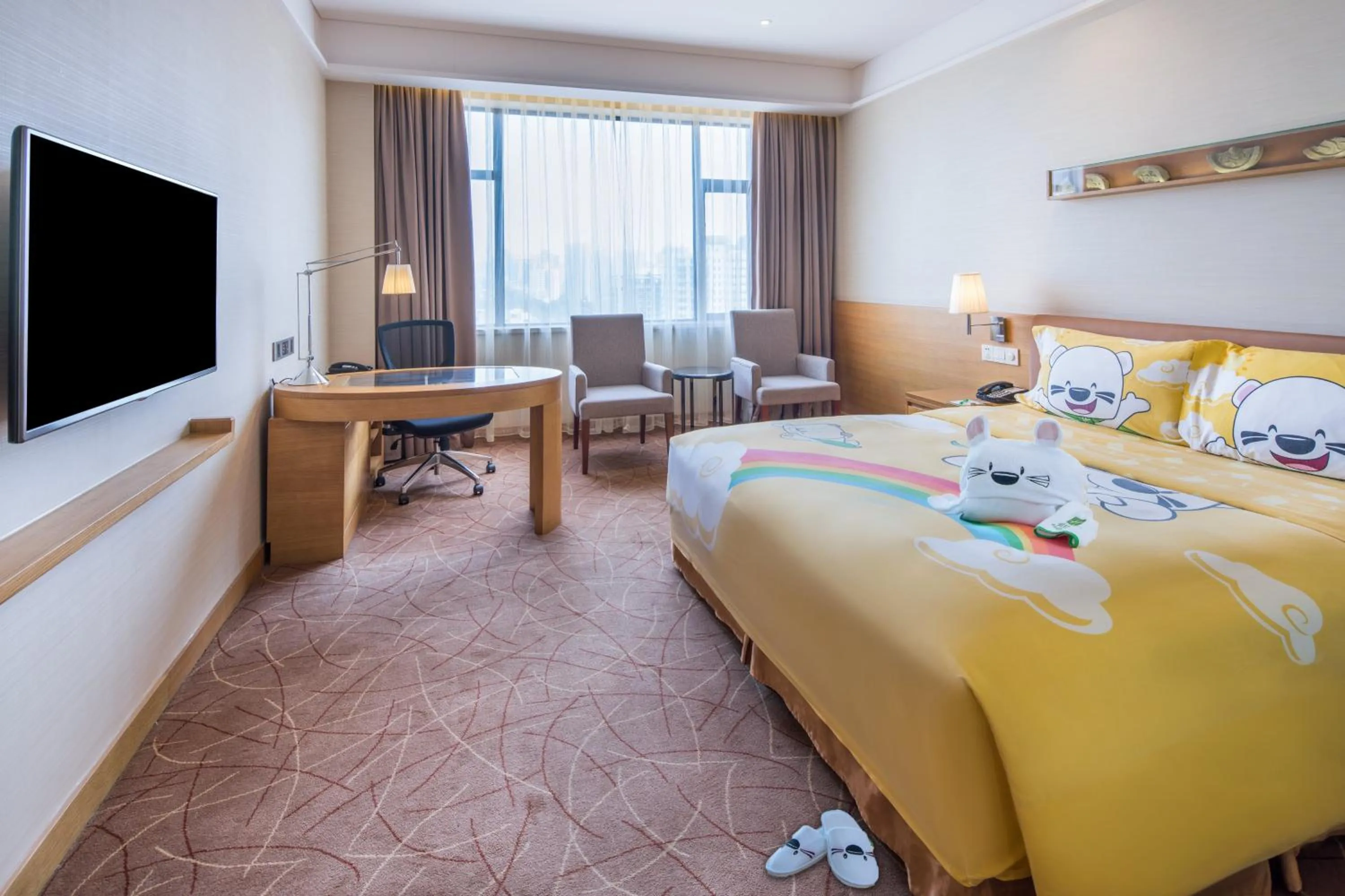 Photo of the whole room, TV/Entertainment Center in Holiday Inn Xi'an Big Goose Pagoda, an IHG Hotel