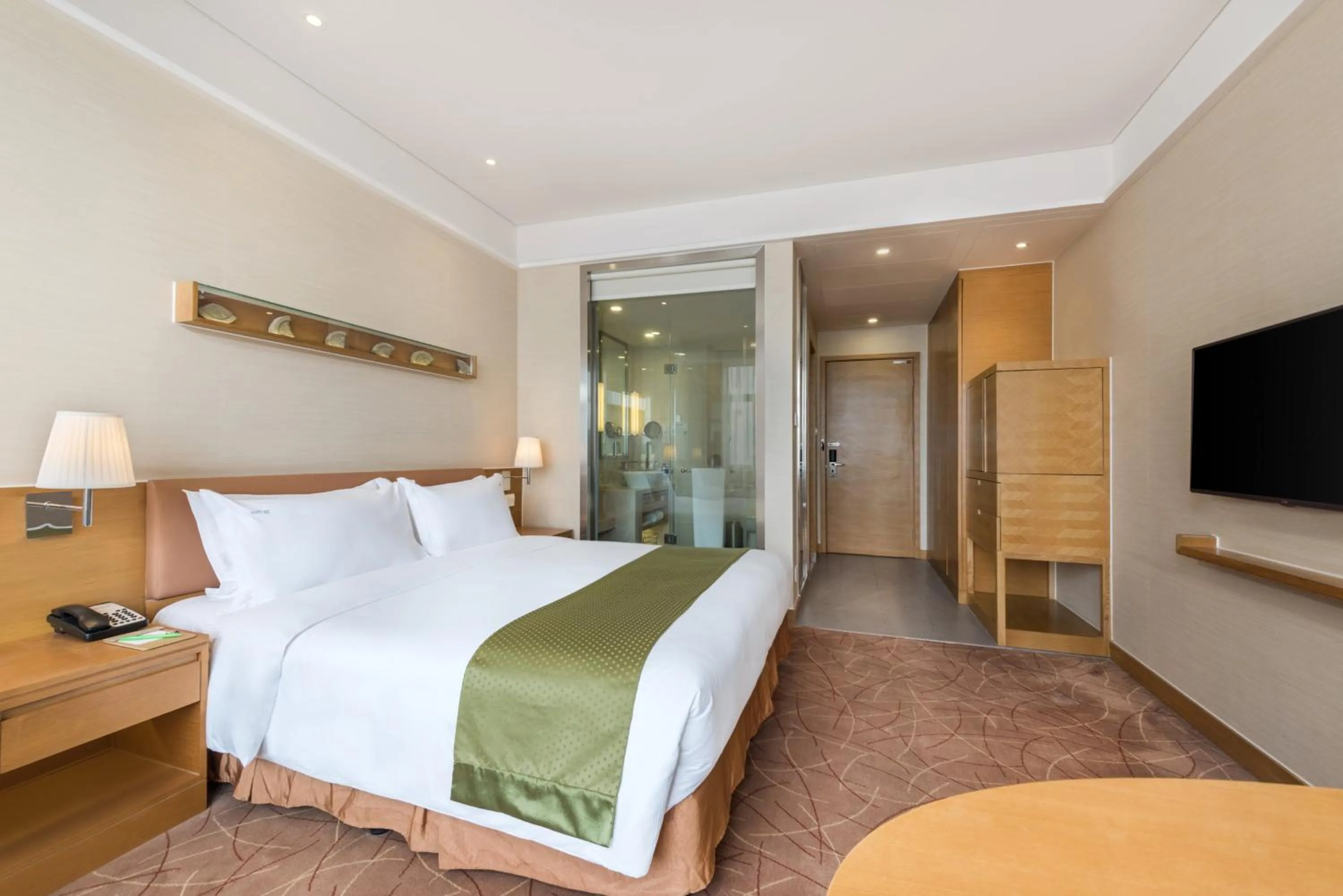 Photo of the whole room in Holiday Inn Xi'an Big Goose Pagoda, an IHG Hotel