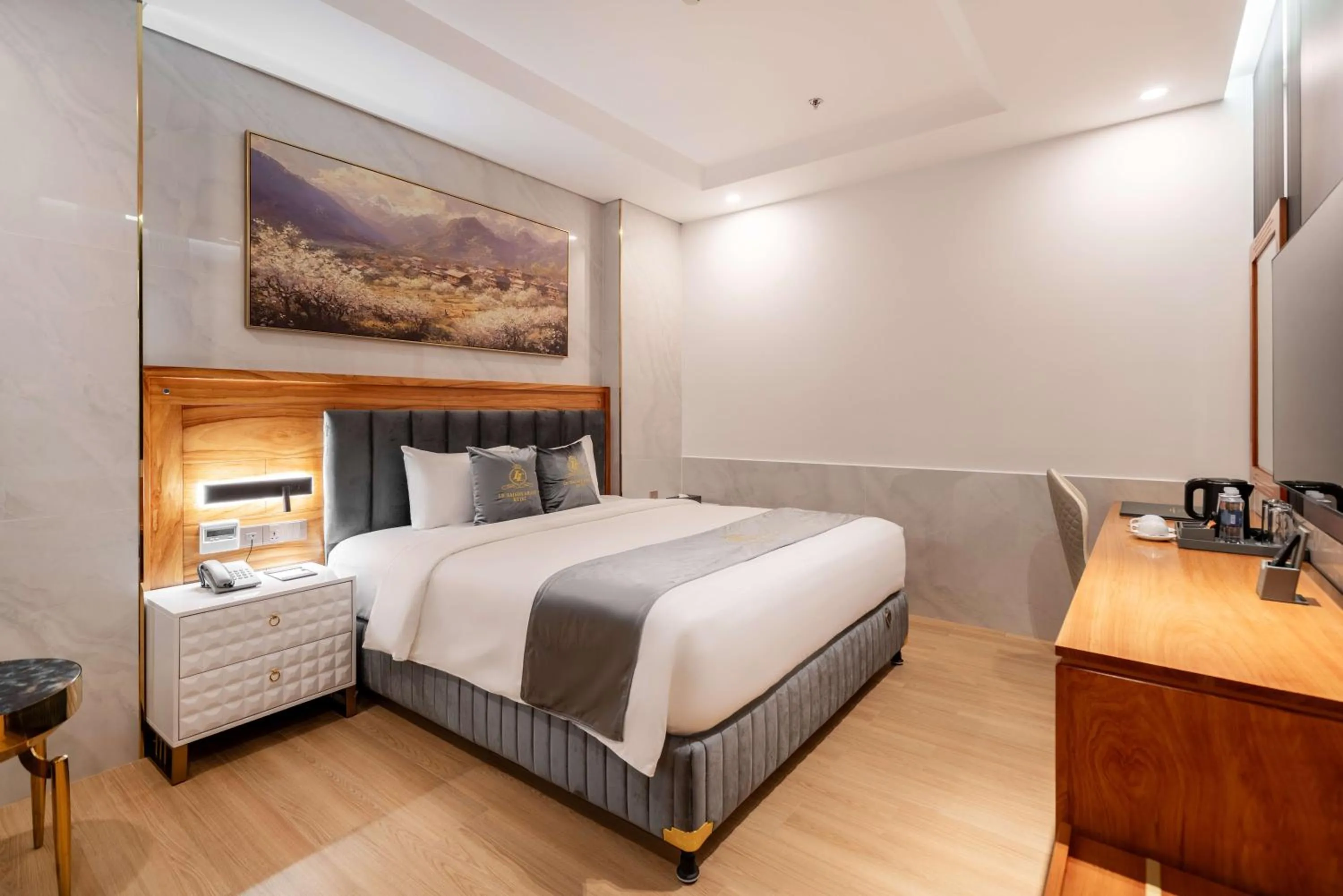 Bed in Le Saigon Grand Hotel