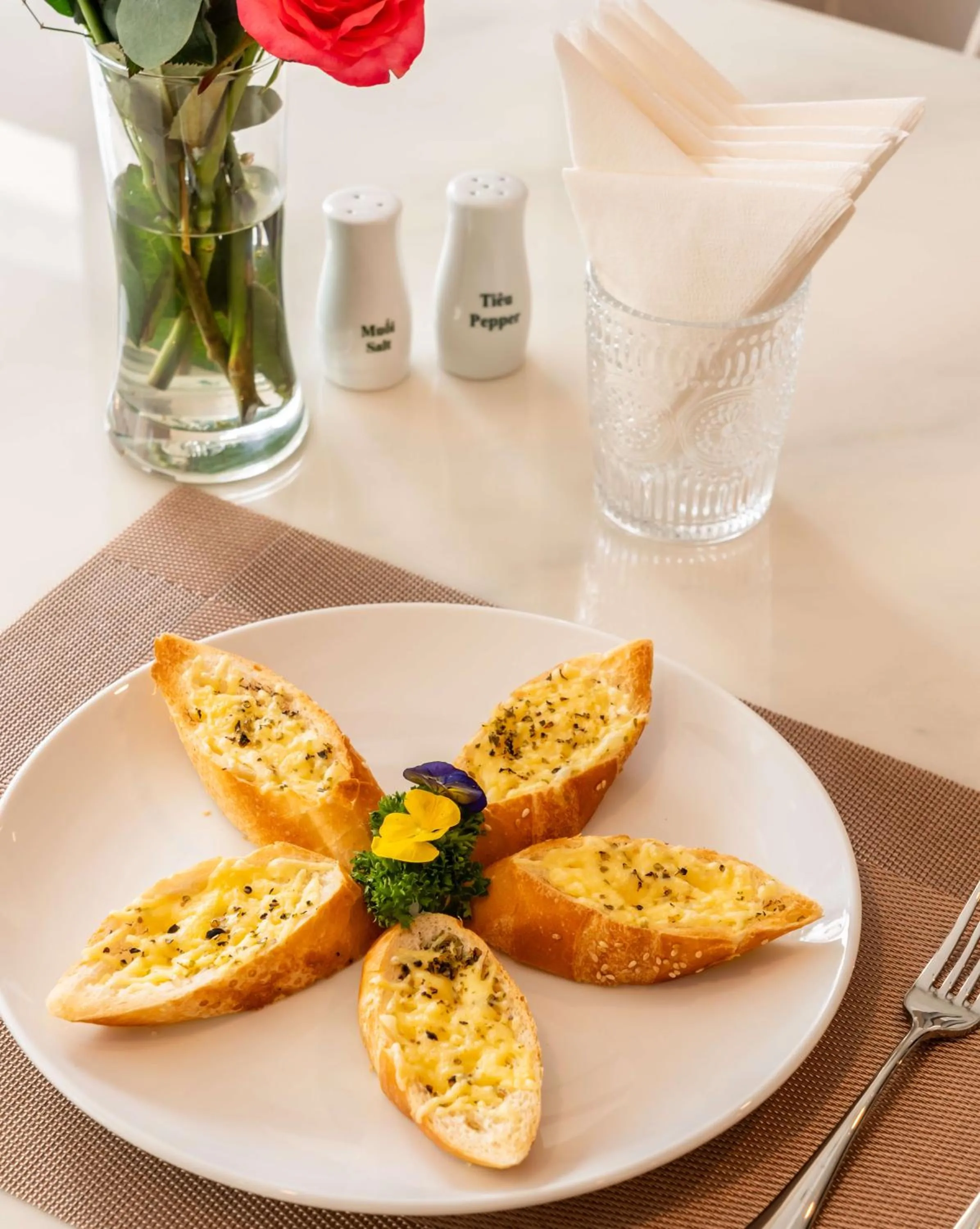 Le Saigon Grand Hotel