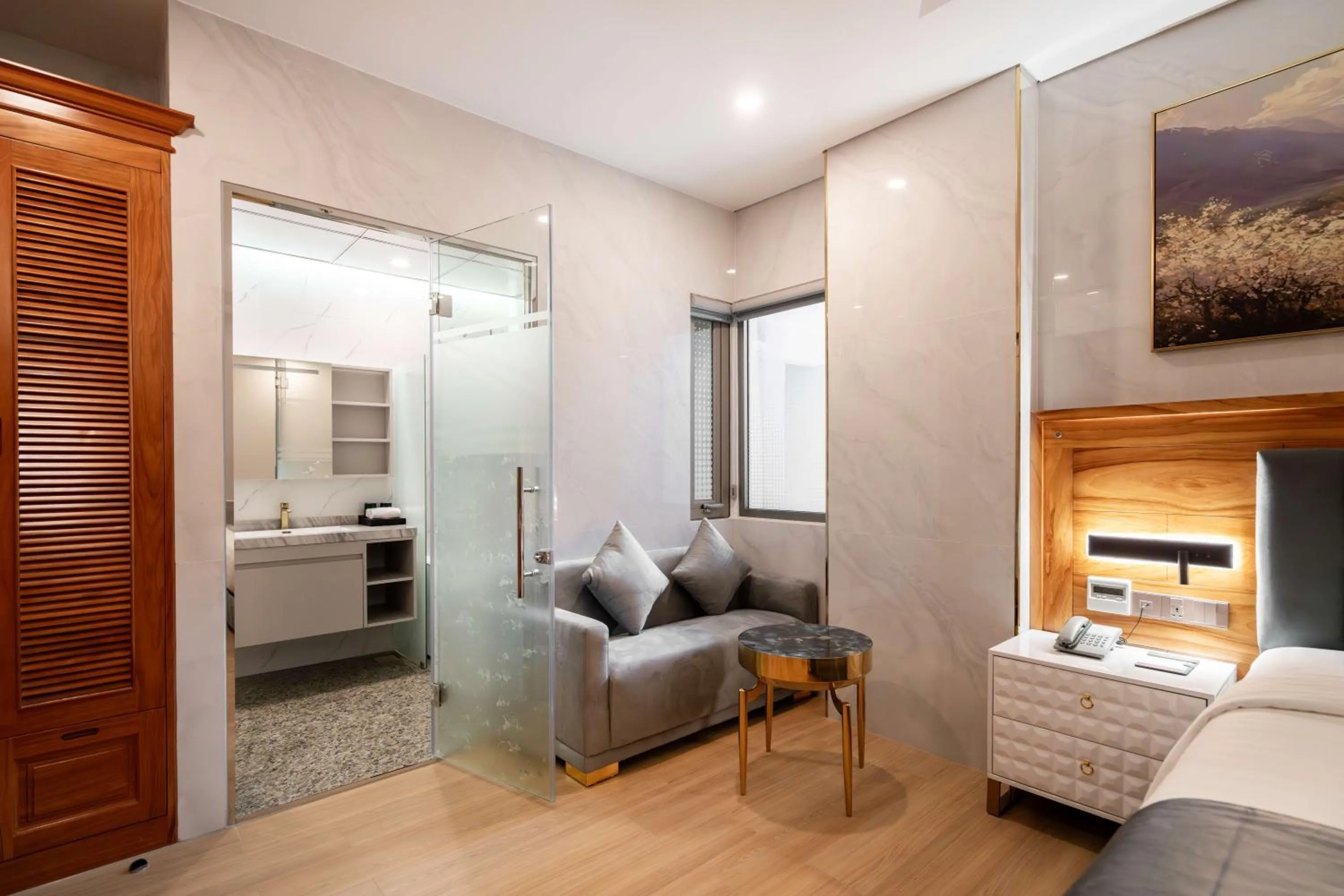 Bed in Le Saigon Grand Hotel