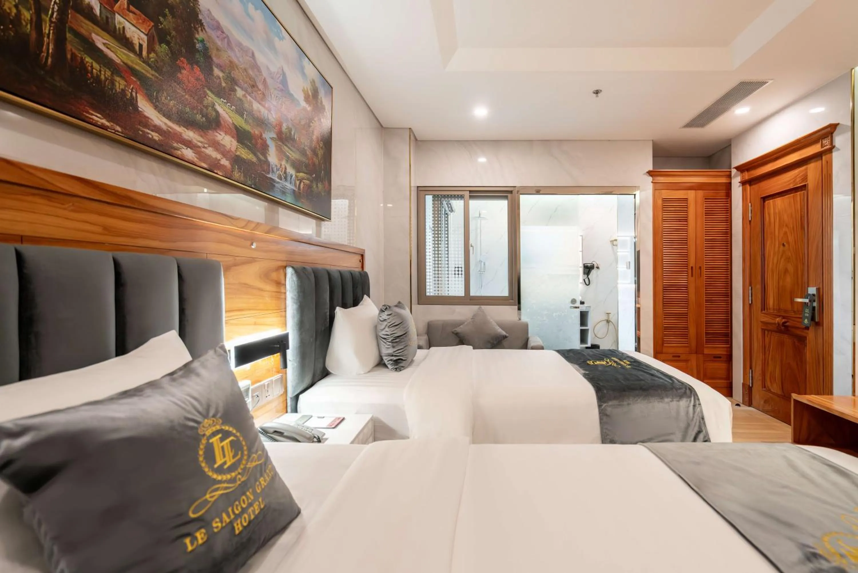 Bed in Le Saigon Grand Hotel