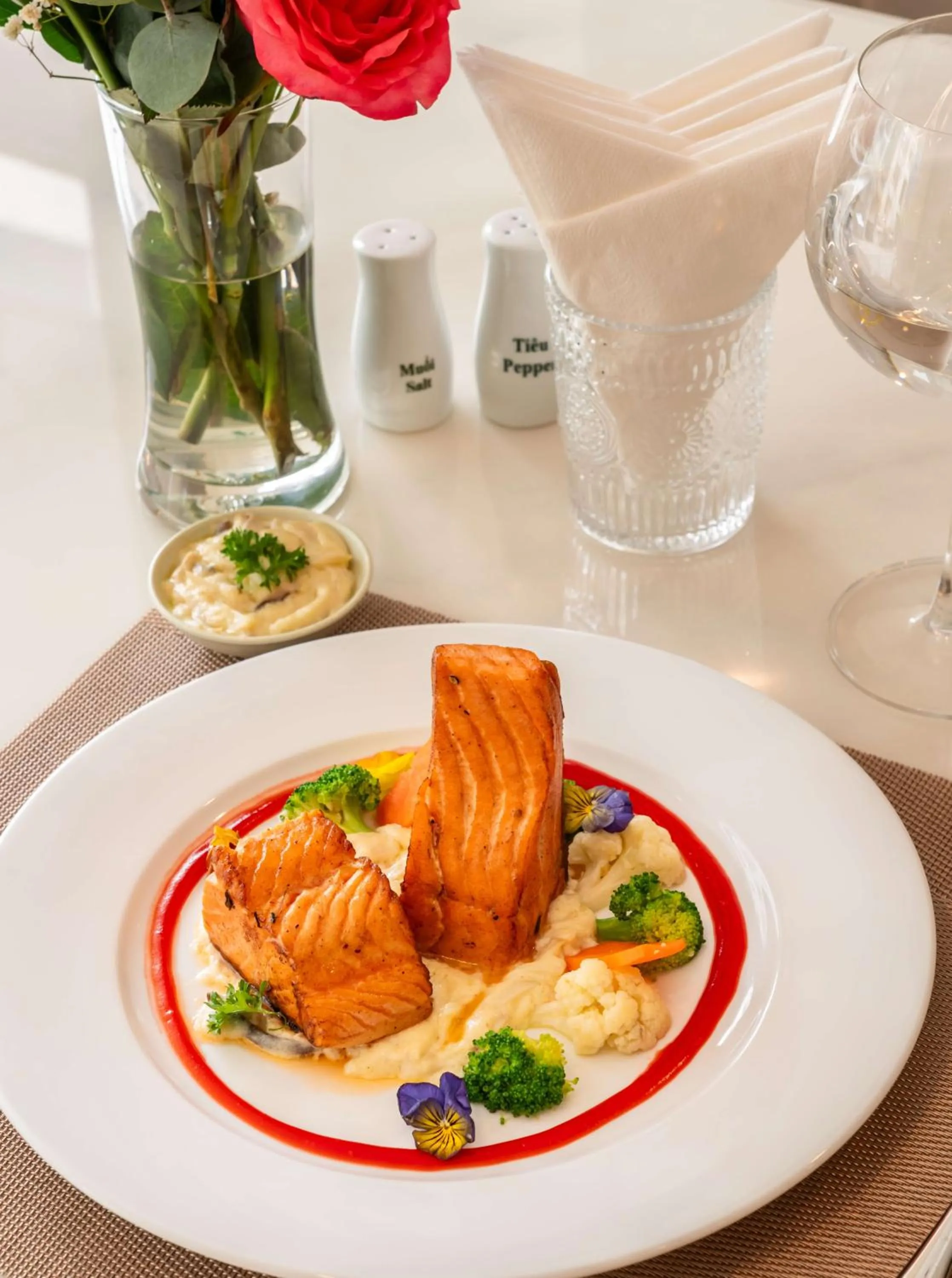 Le Saigon Grand Hotel