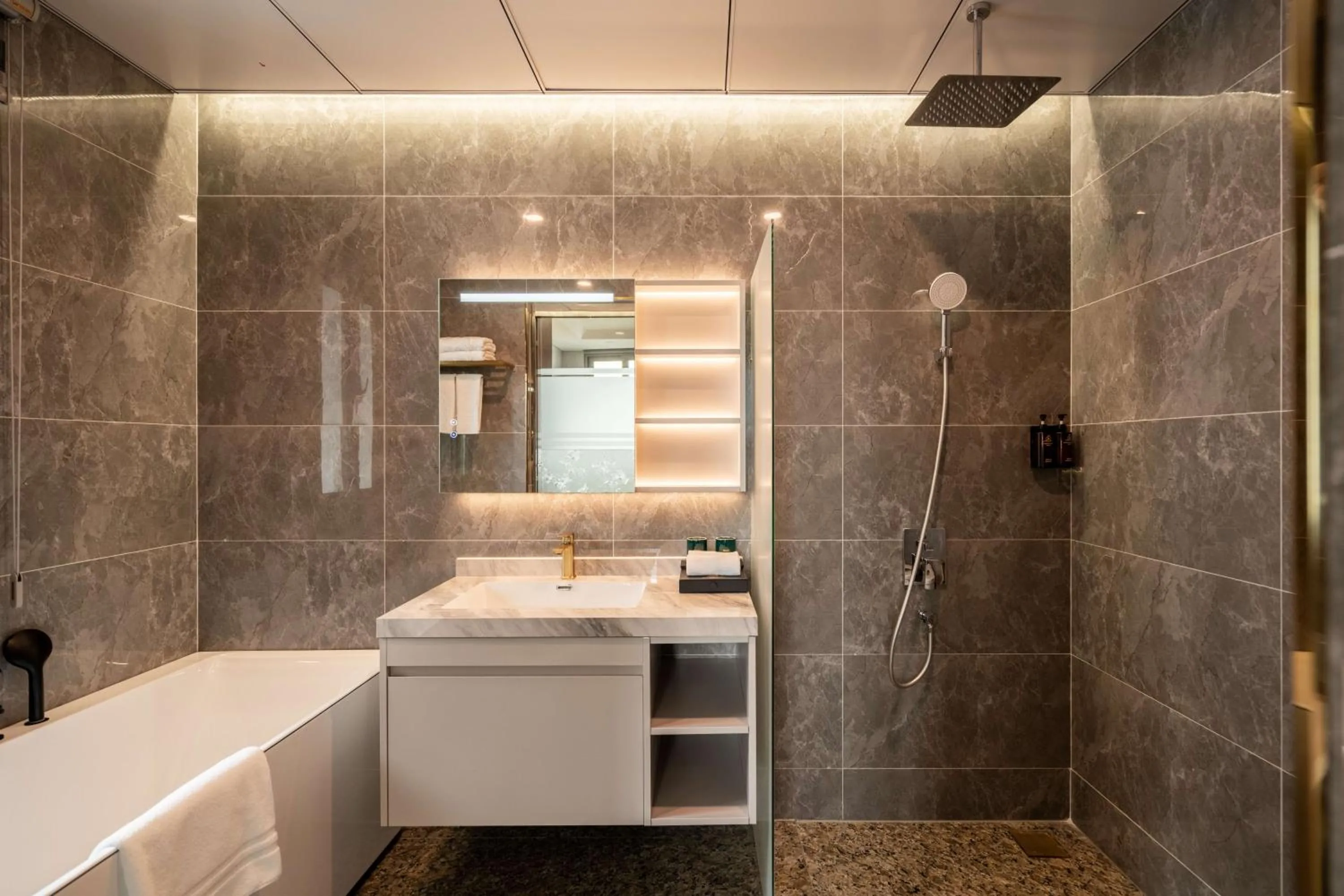 Le Saigon Grand Hotel