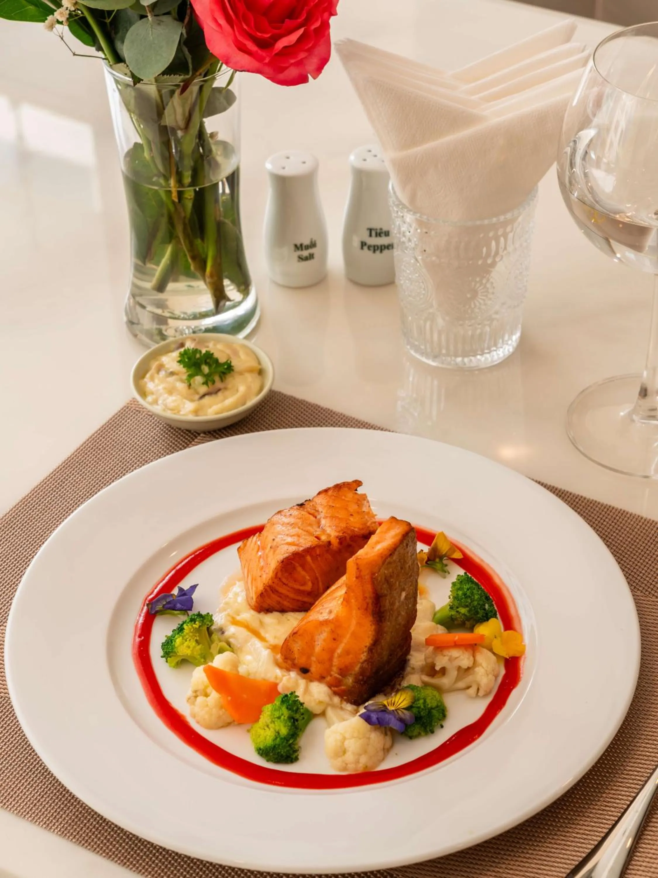 Le Saigon Grand Hotel