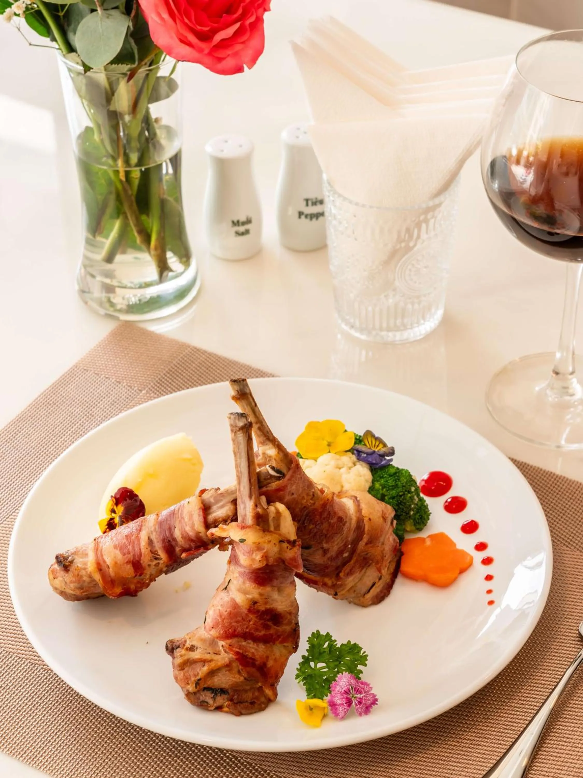 Le Saigon Grand Hotel