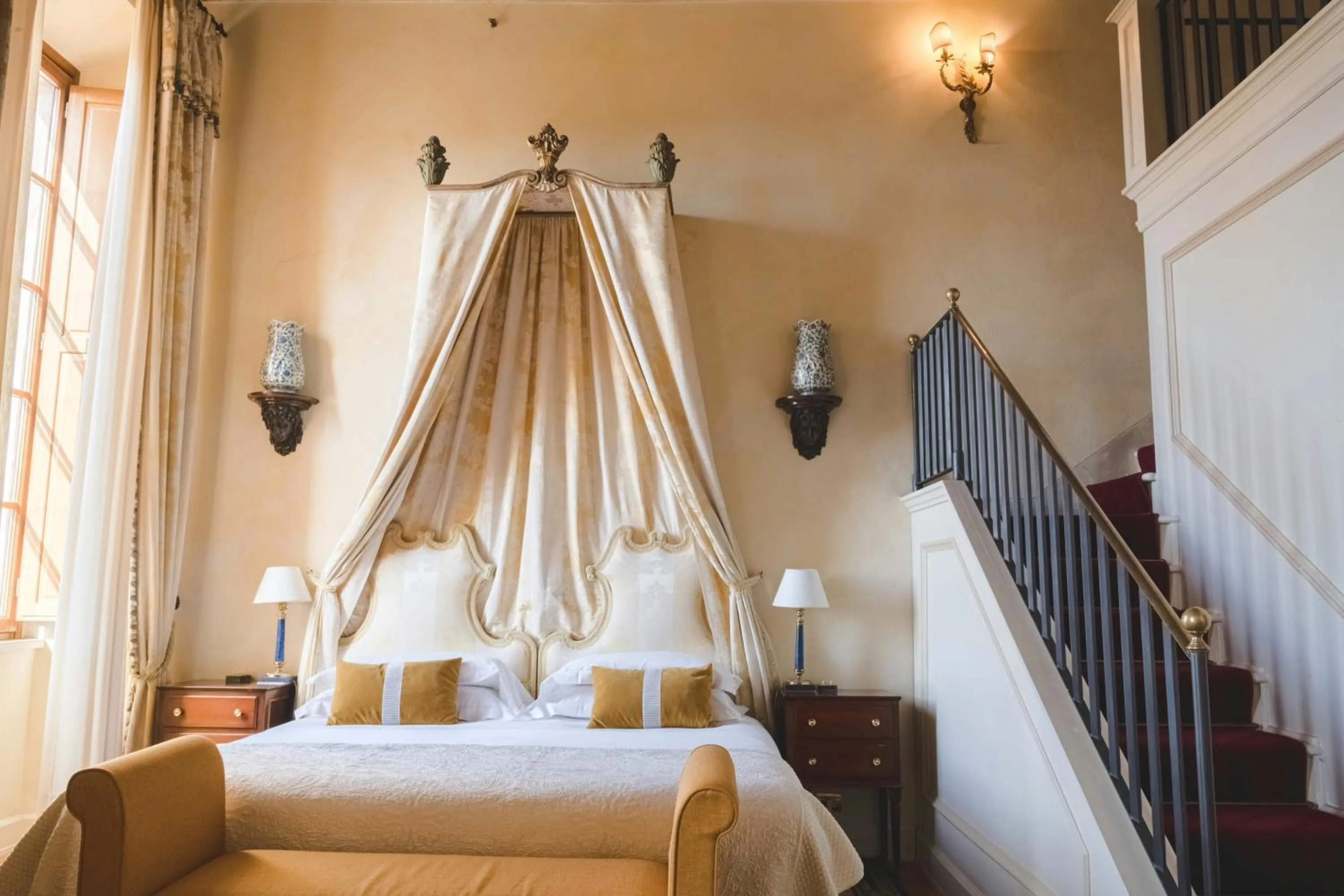 Photo of the whole room, Bed in Grand Hotel Continental Siena - Starhotels Collezione