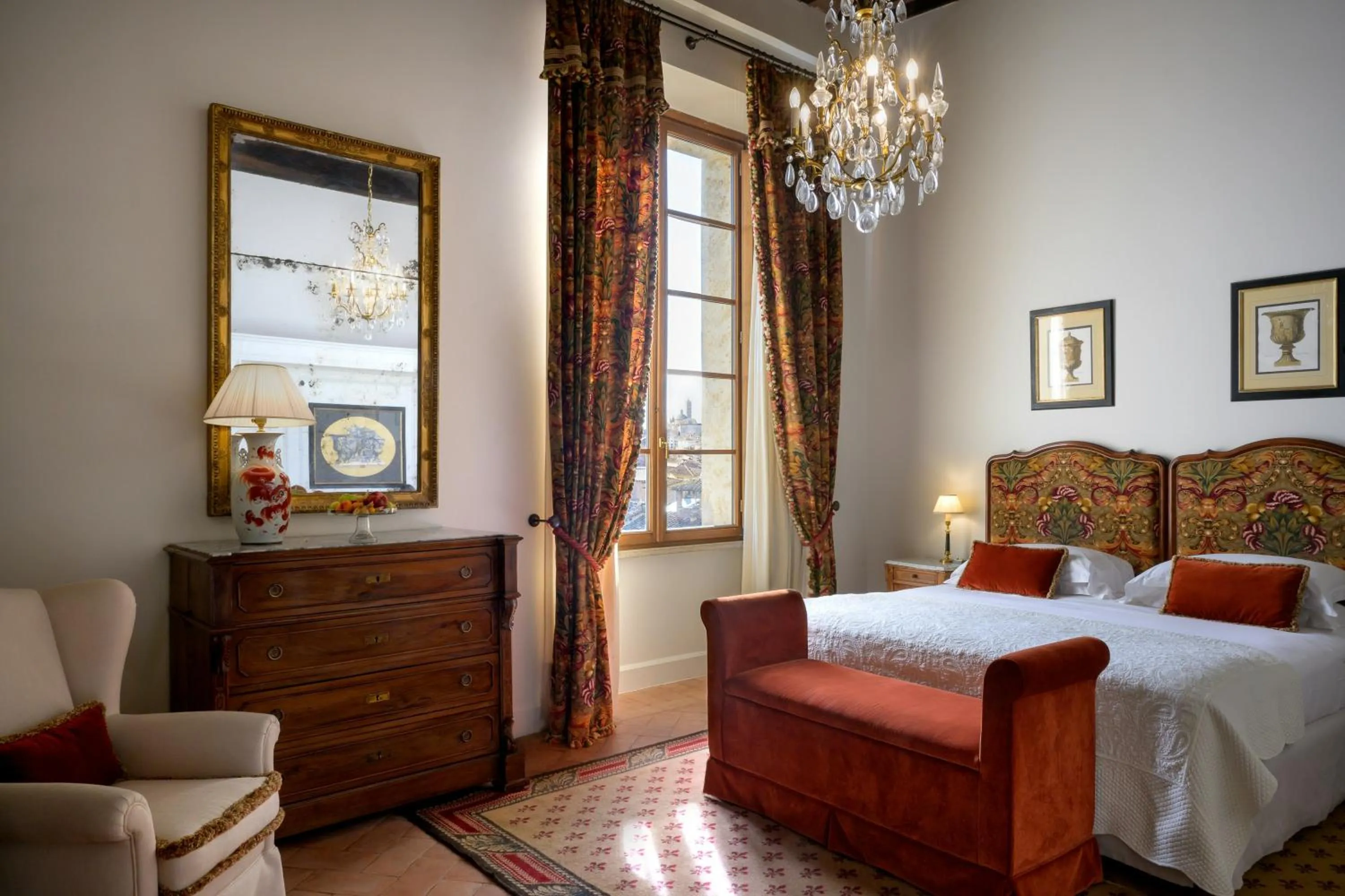 Photo of the whole room, Bed in Grand Hotel Continental Siena - Starhotels Collezione