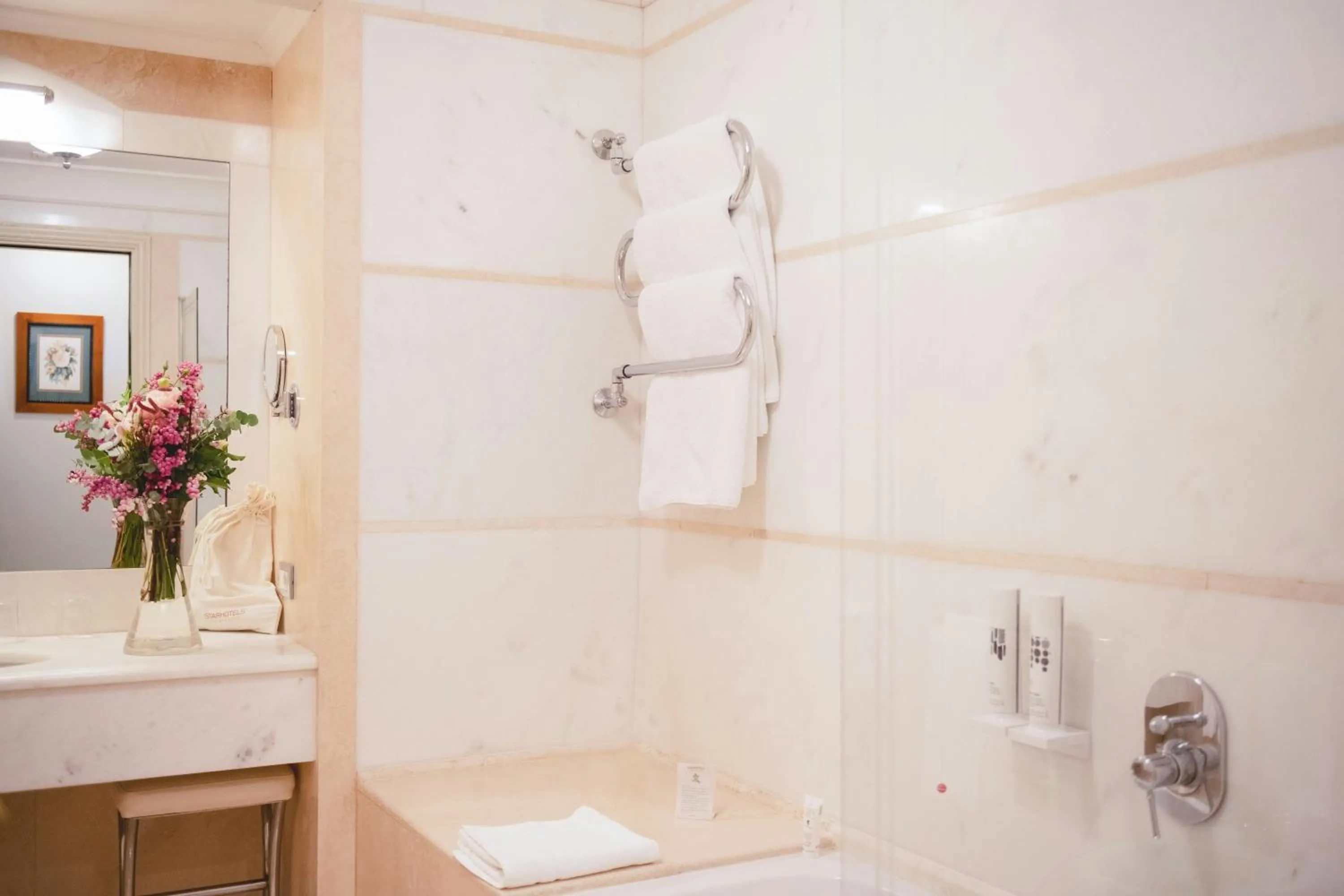 Photo of the whole room in Grand Hotel Continental Siena - Starhotels Collezione